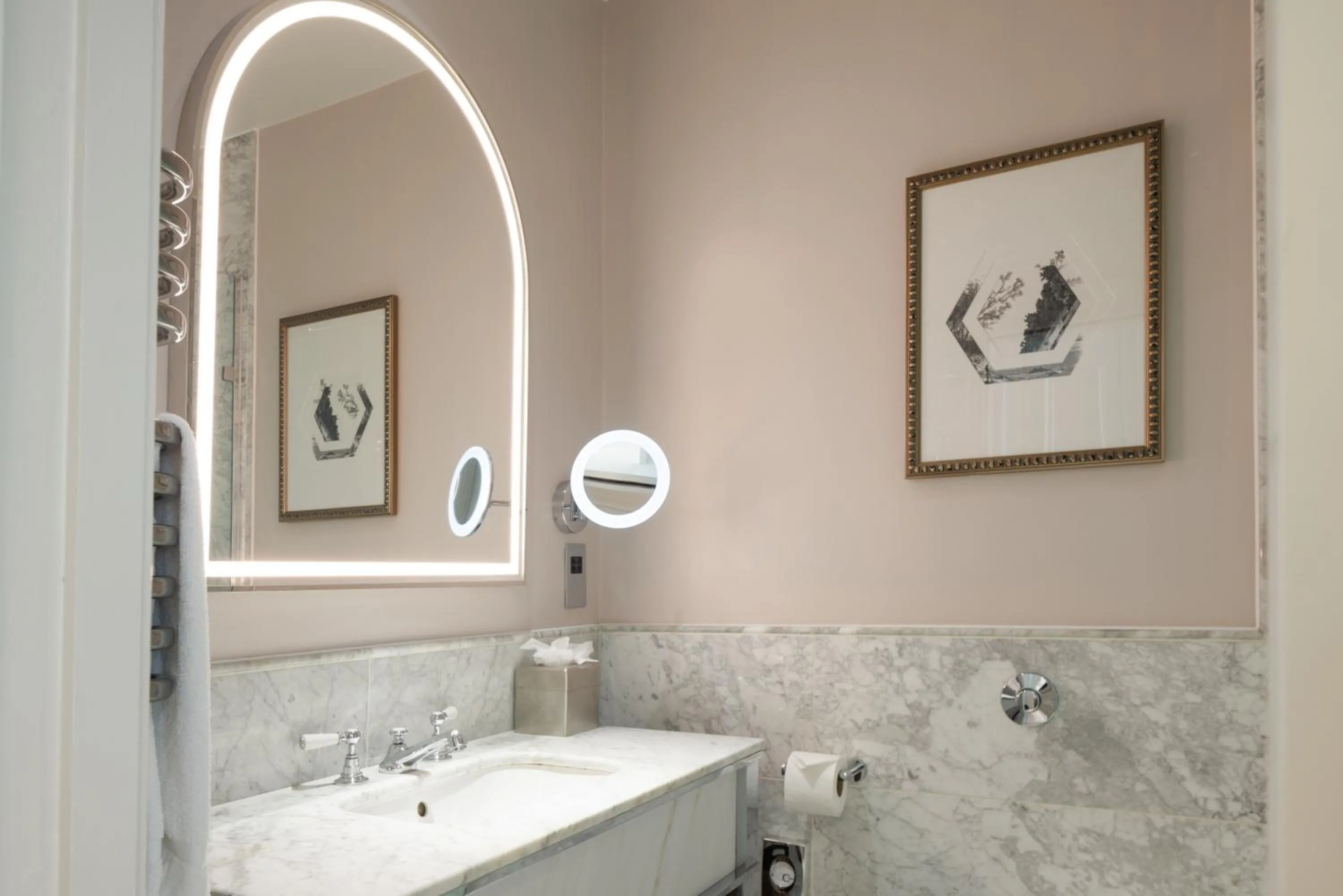 Bathroom in The Caledonian Edinburgh, Curio Collection by Hilton