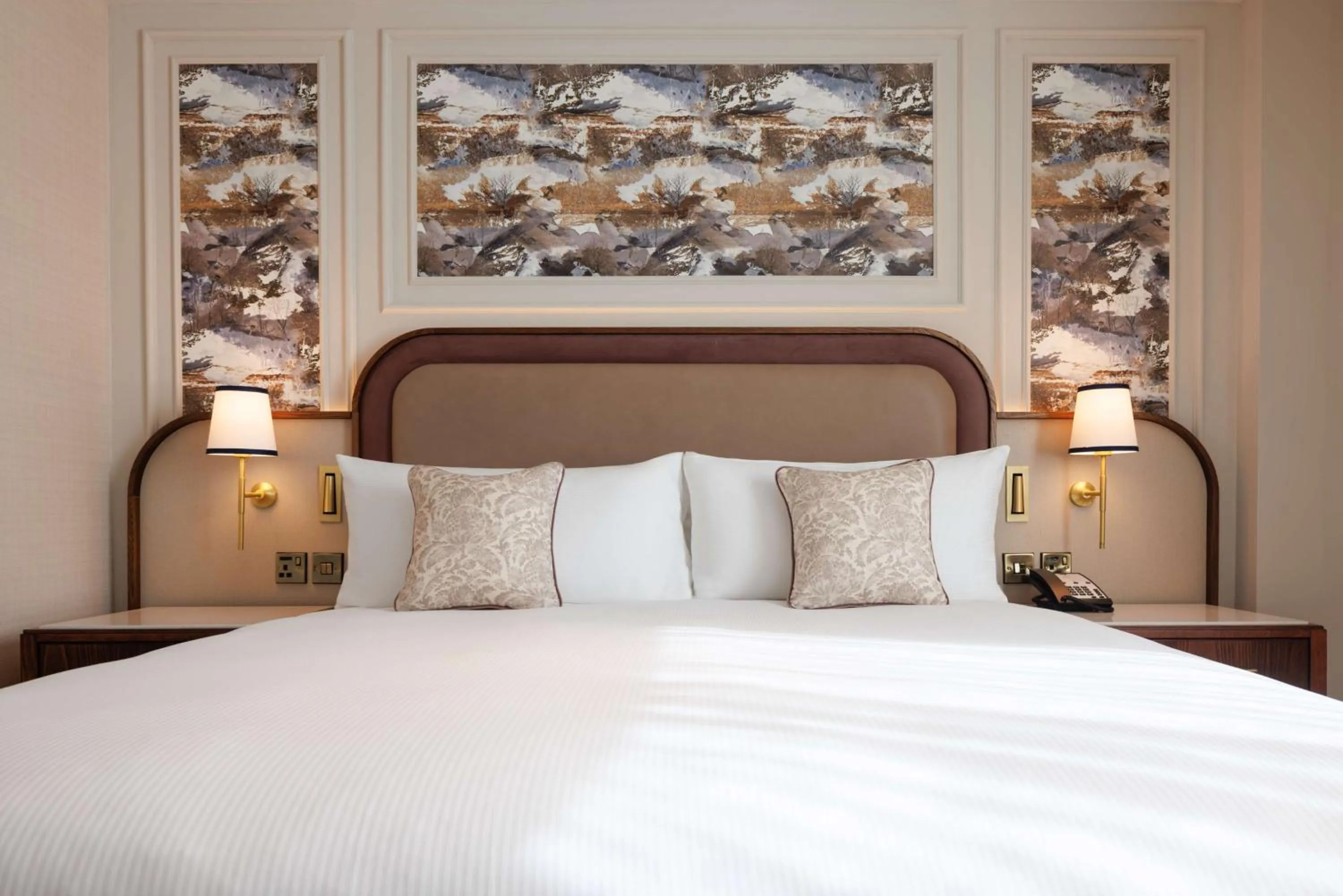 Bed in The Caledonian Edinburgh, Curio Collection by Hilton