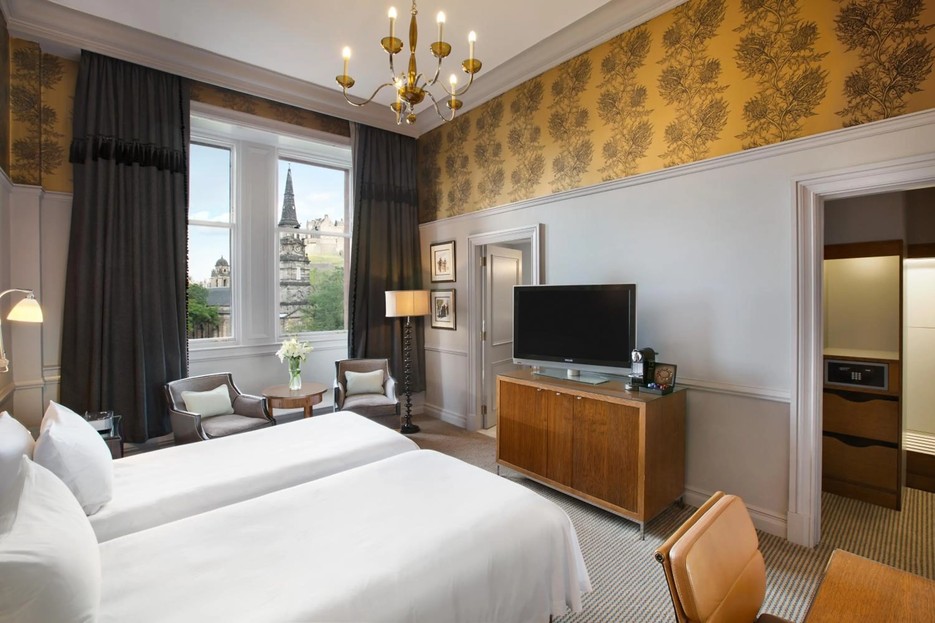 Bed in The Caledonian Edinburgh, Curio Collection by Hilton