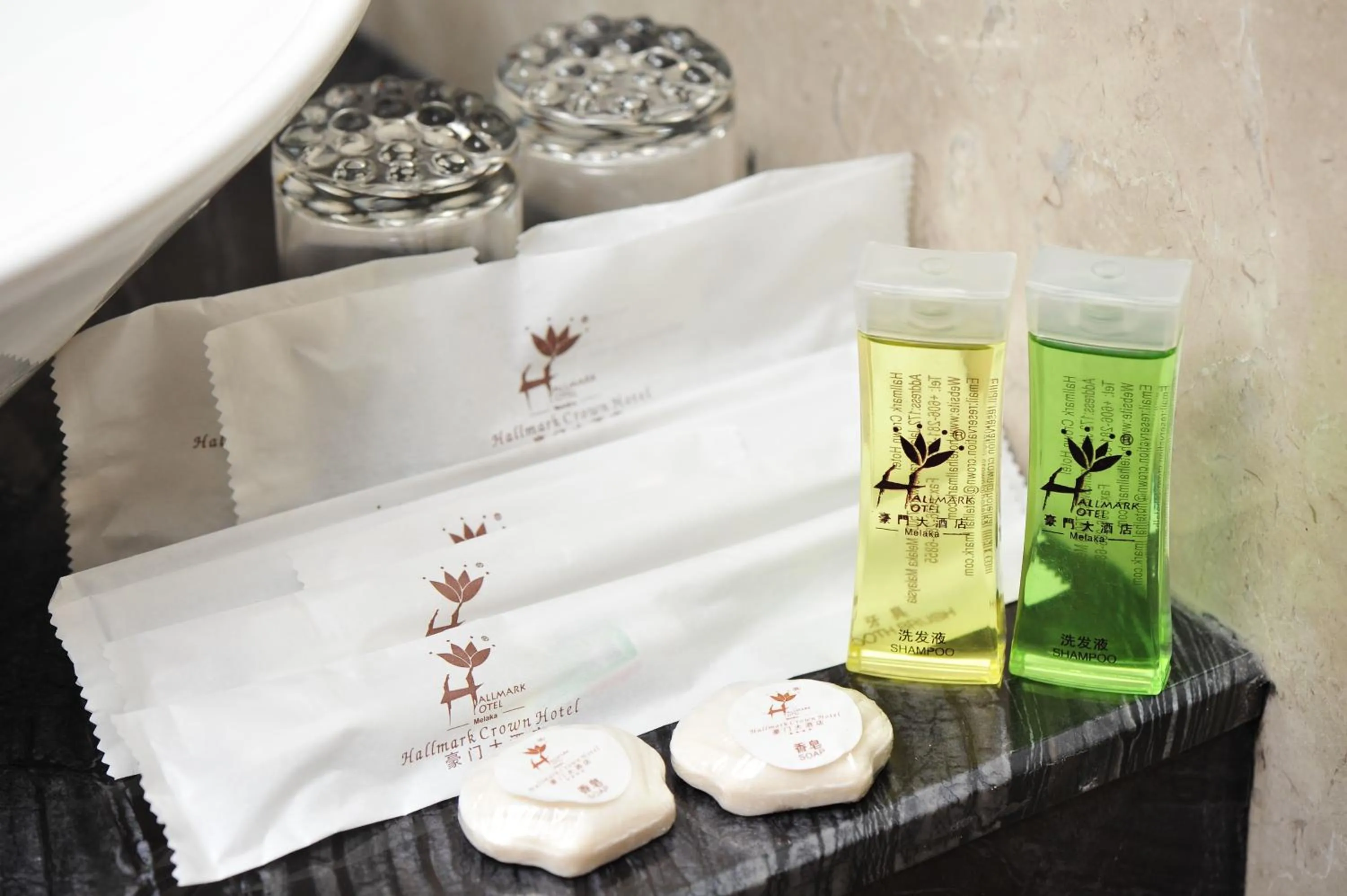 Bathroom, Bed in Hallmark View Hotel