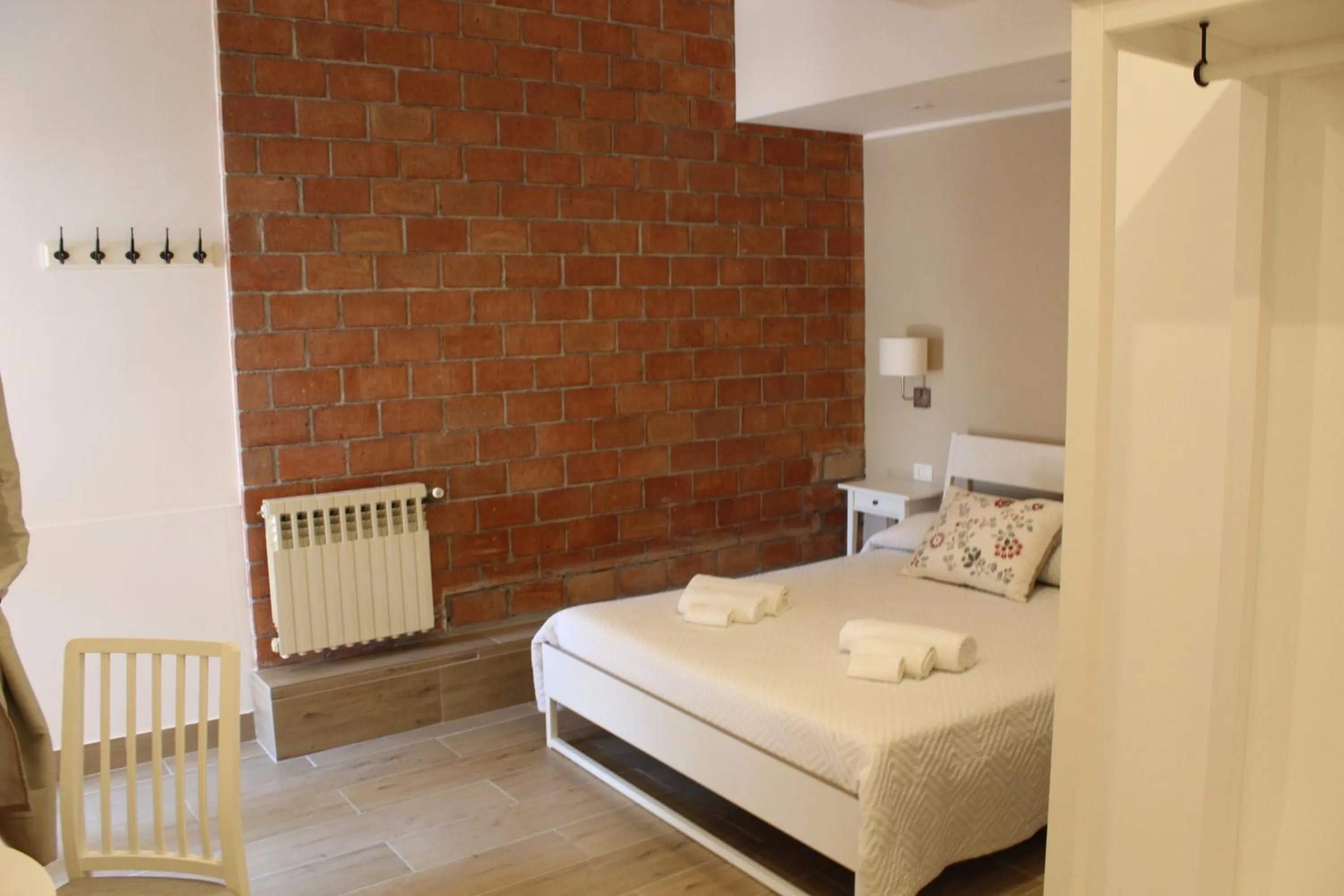 Photo of the whole room, Bed in B&B Casa al Vicolo 2