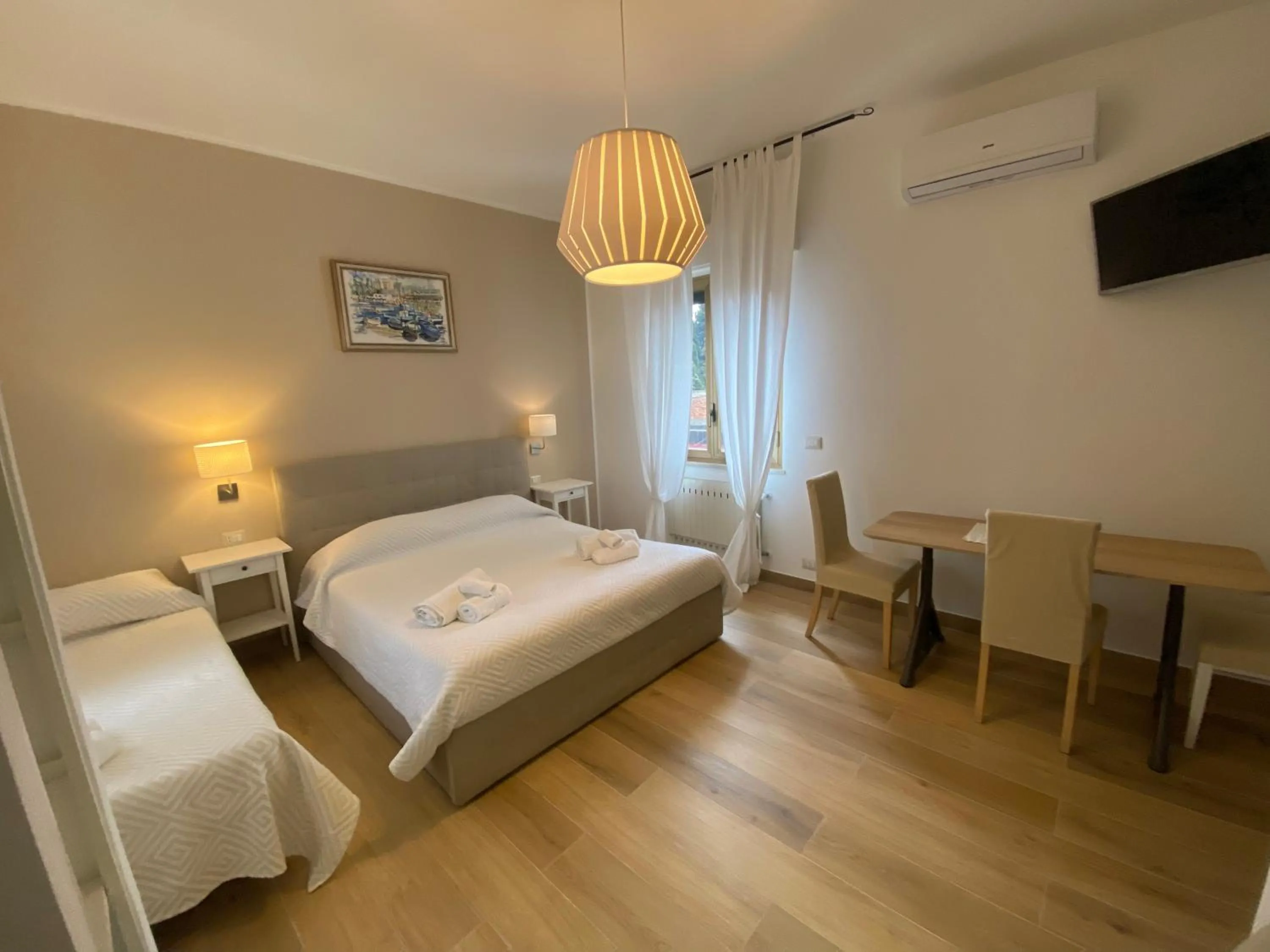 Photo of the whole room, Bed in B&B Casa al Vicolo 2