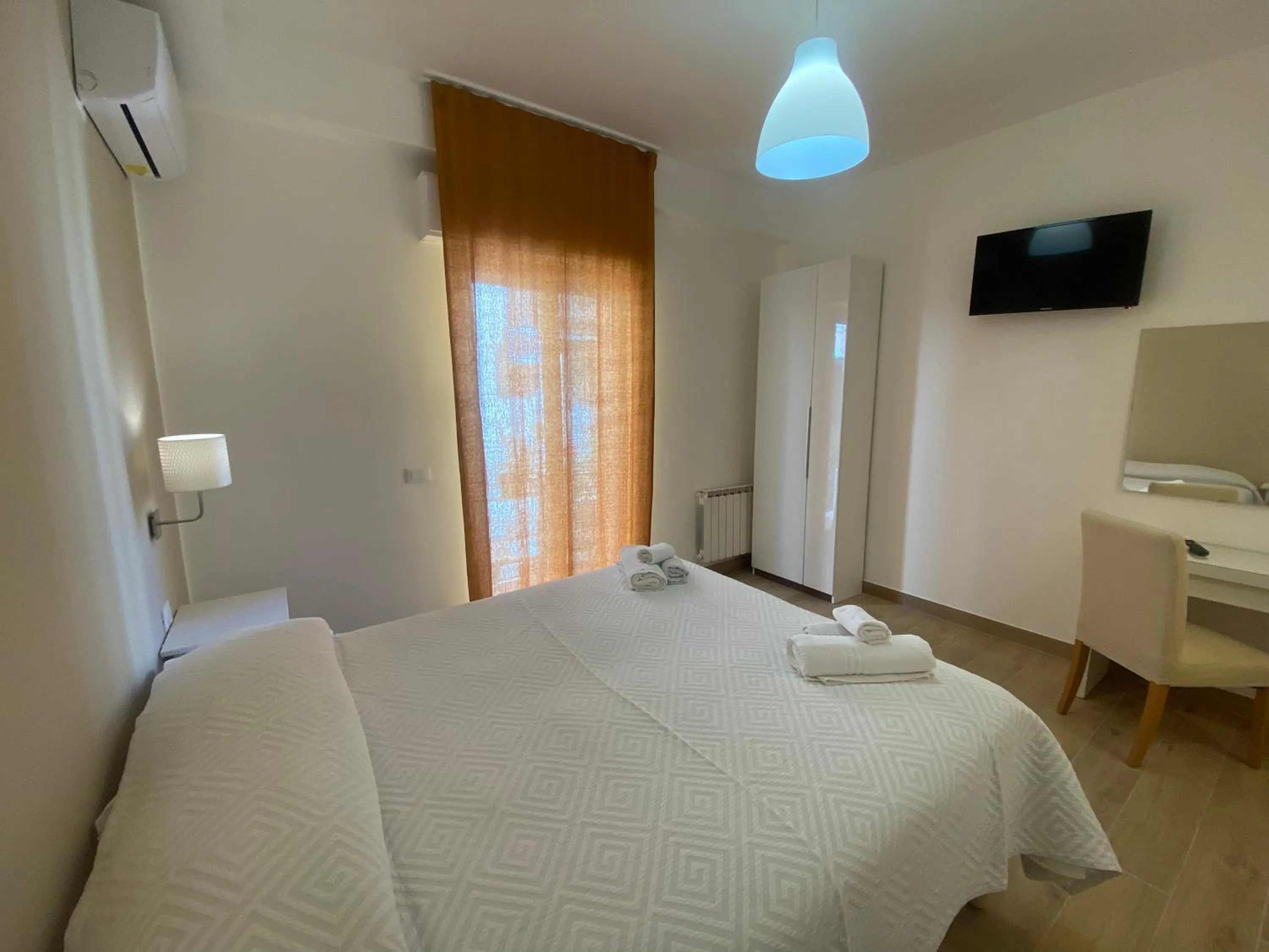 Photo of the whole room, Bed in B&B Casa al Vicolo 2