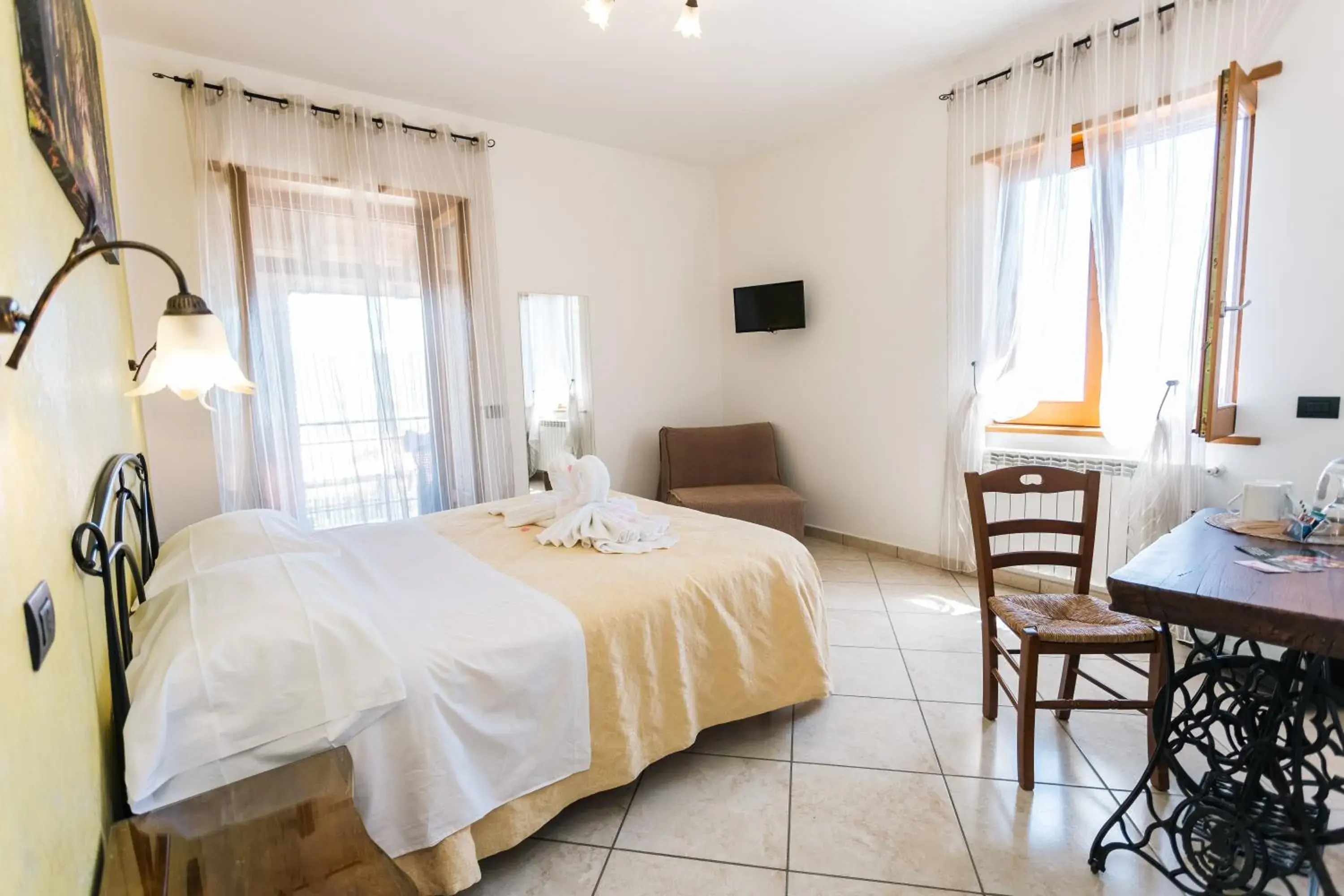 Deluxe Double or Twin Room with Sea View in Villa Italia Deluxe Double or Twin Room with Sea View in Villa Italia