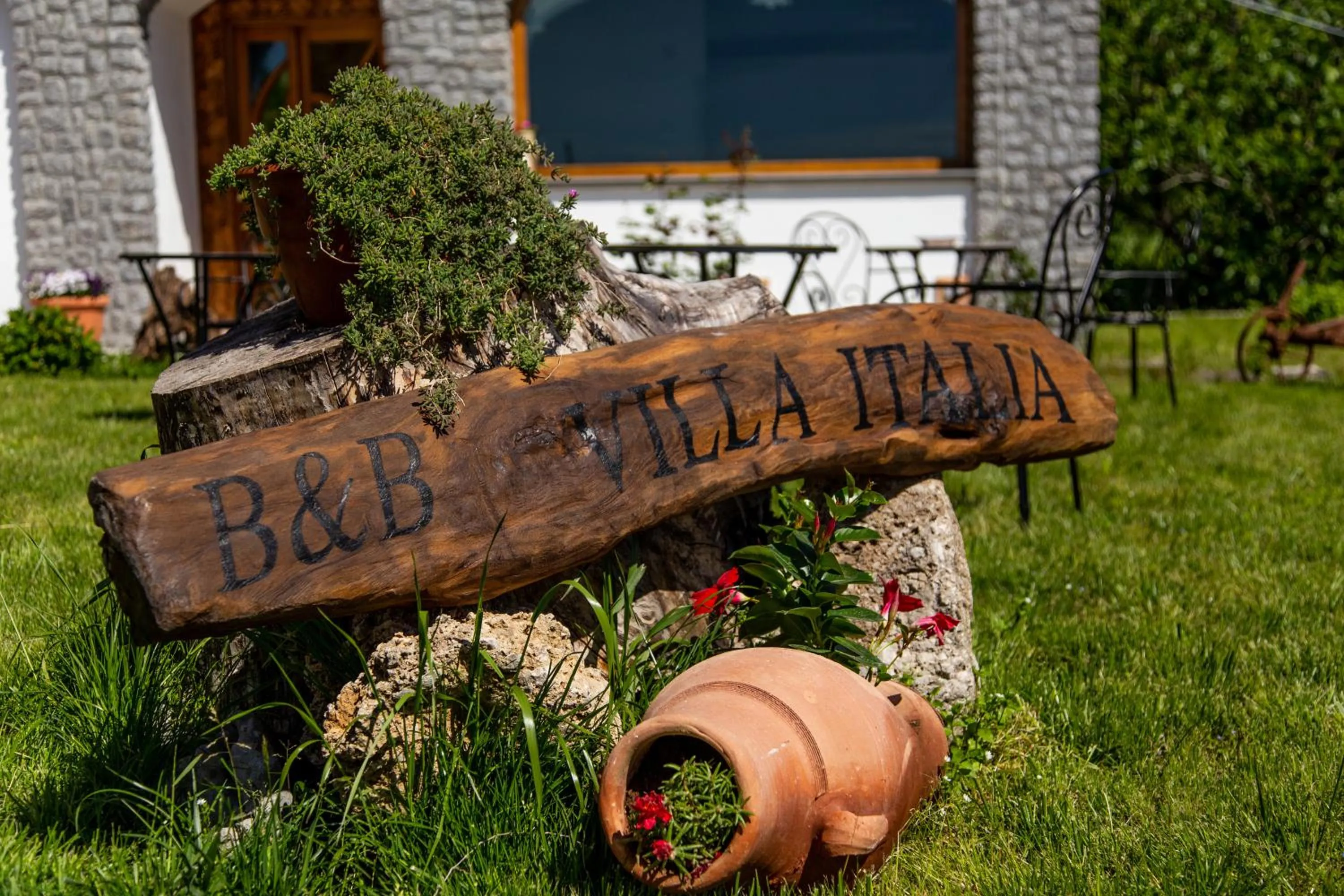 Property logo or sign in Villa Italia