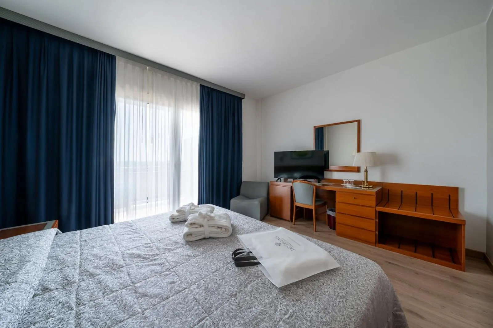 Bedroom, Bed in Hotel Des Bains Terme