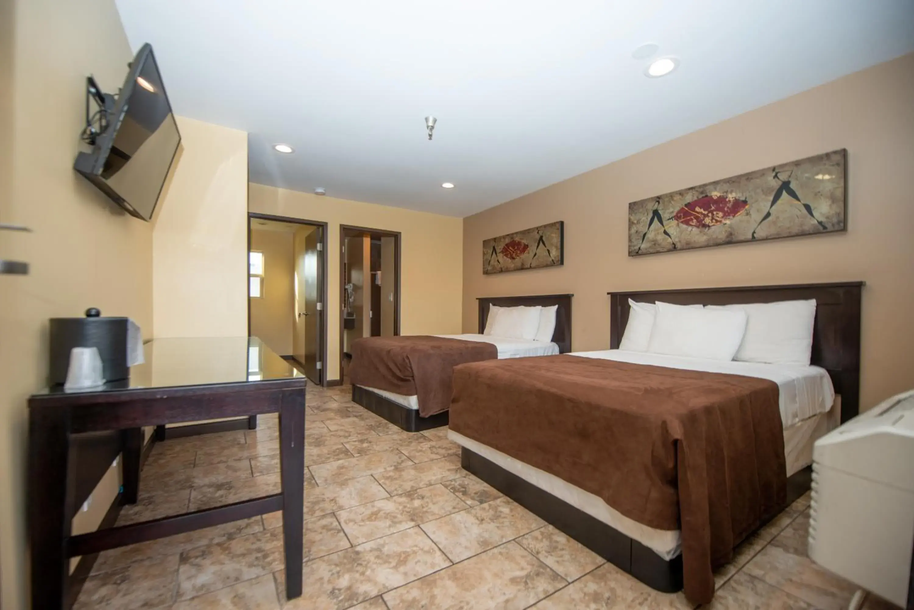 Deluxe Quadruple Room in Casa Bella Inn- Huntington Park Deluxe Quadruple Room in Casa Bella Inn- Huntington Park