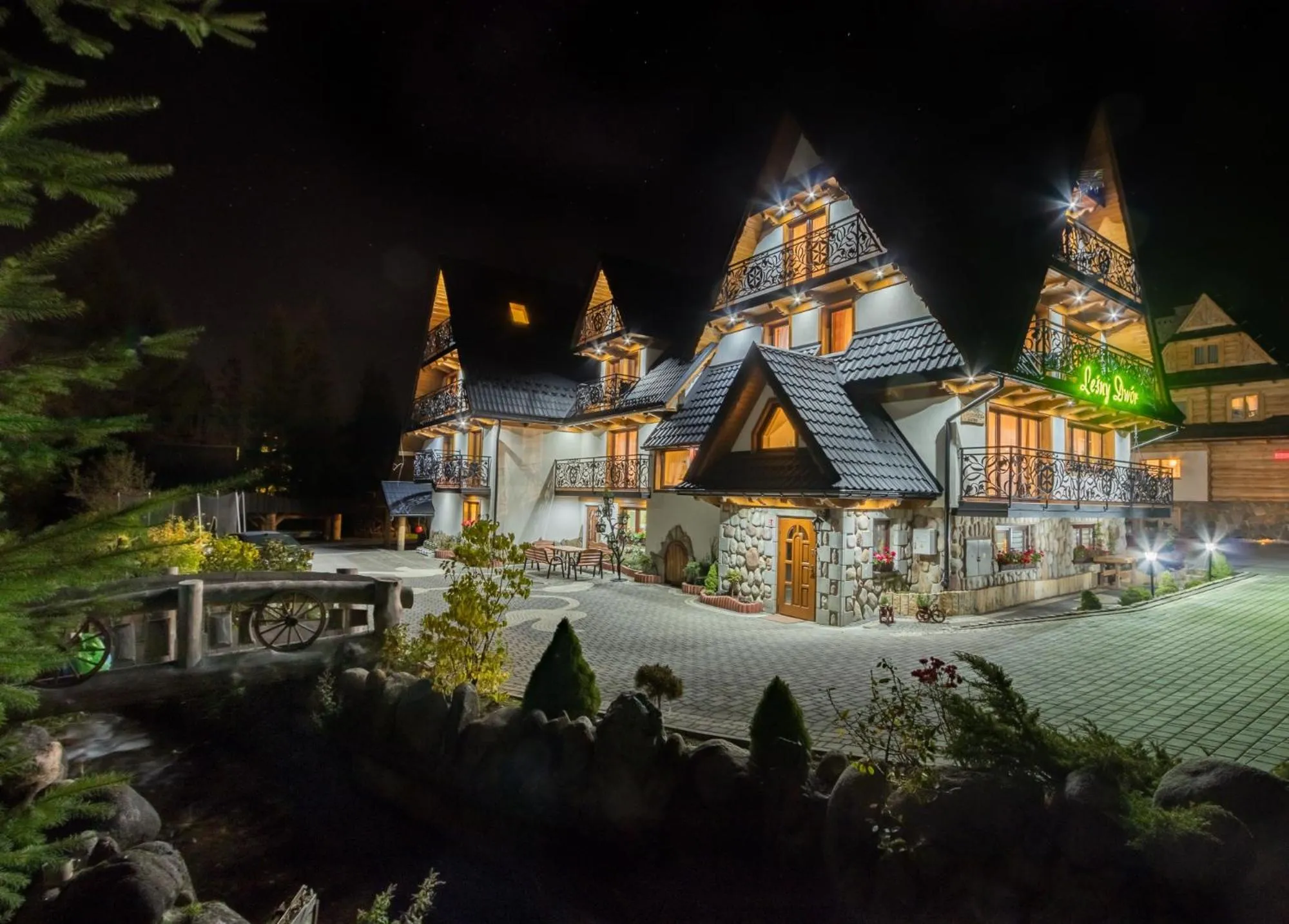 Property building in Leśny Dwór