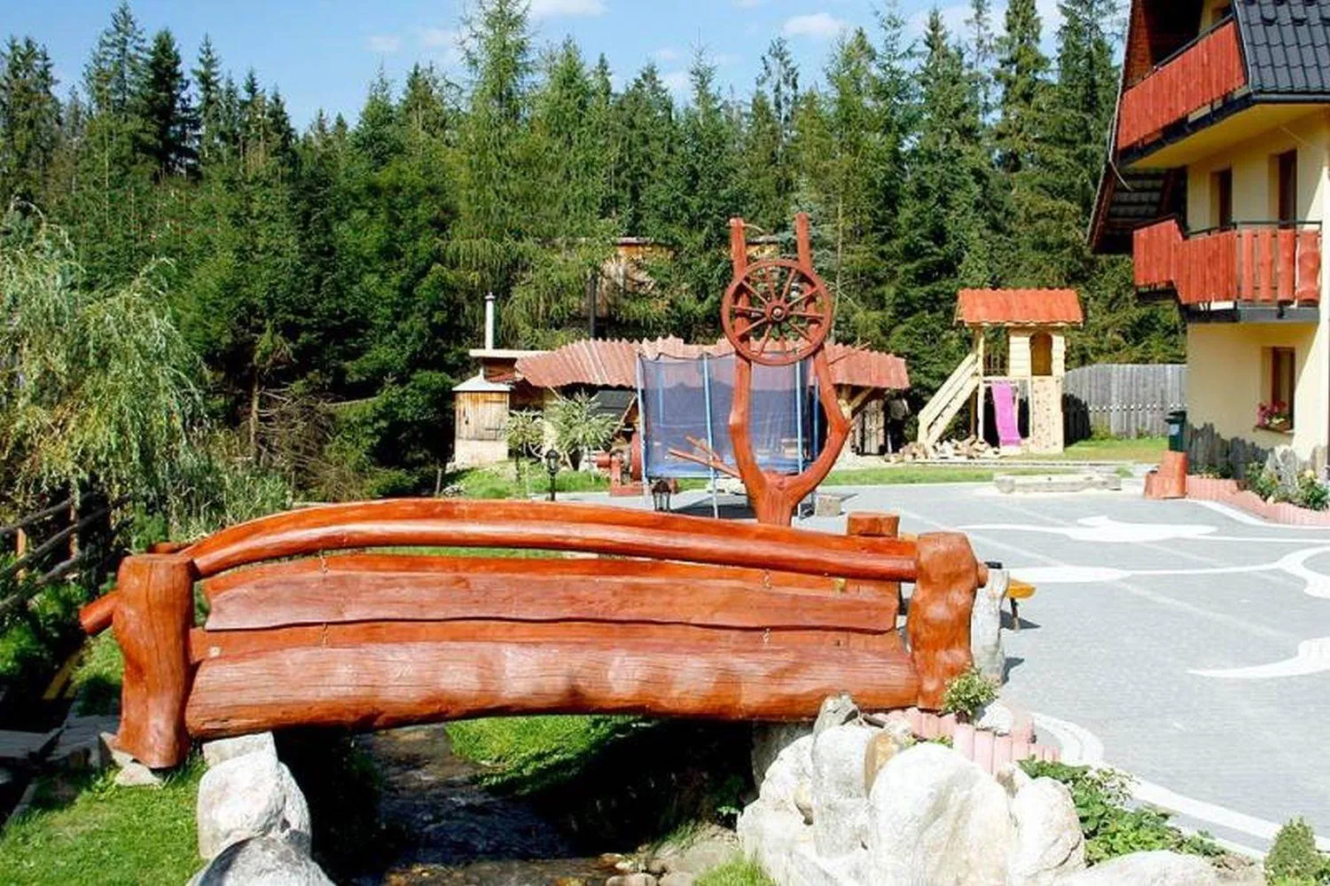 Property building in Leśny Dwór