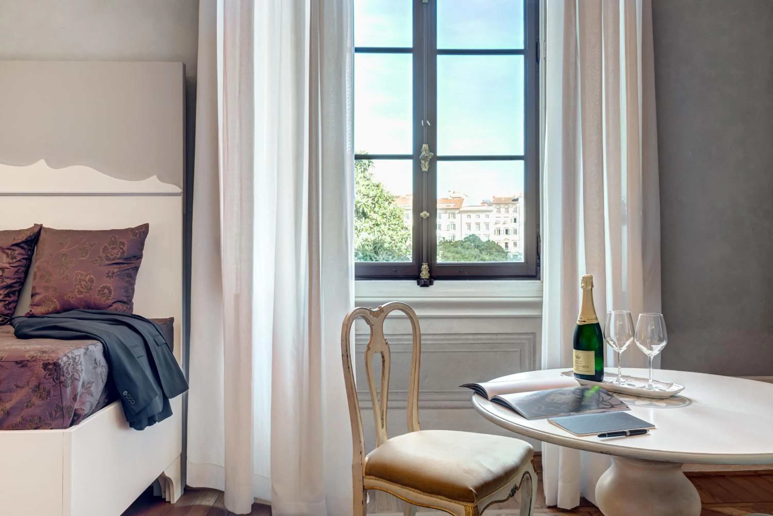 Bed in Palazzo D'Oltrarno - Residenza D'Epoca