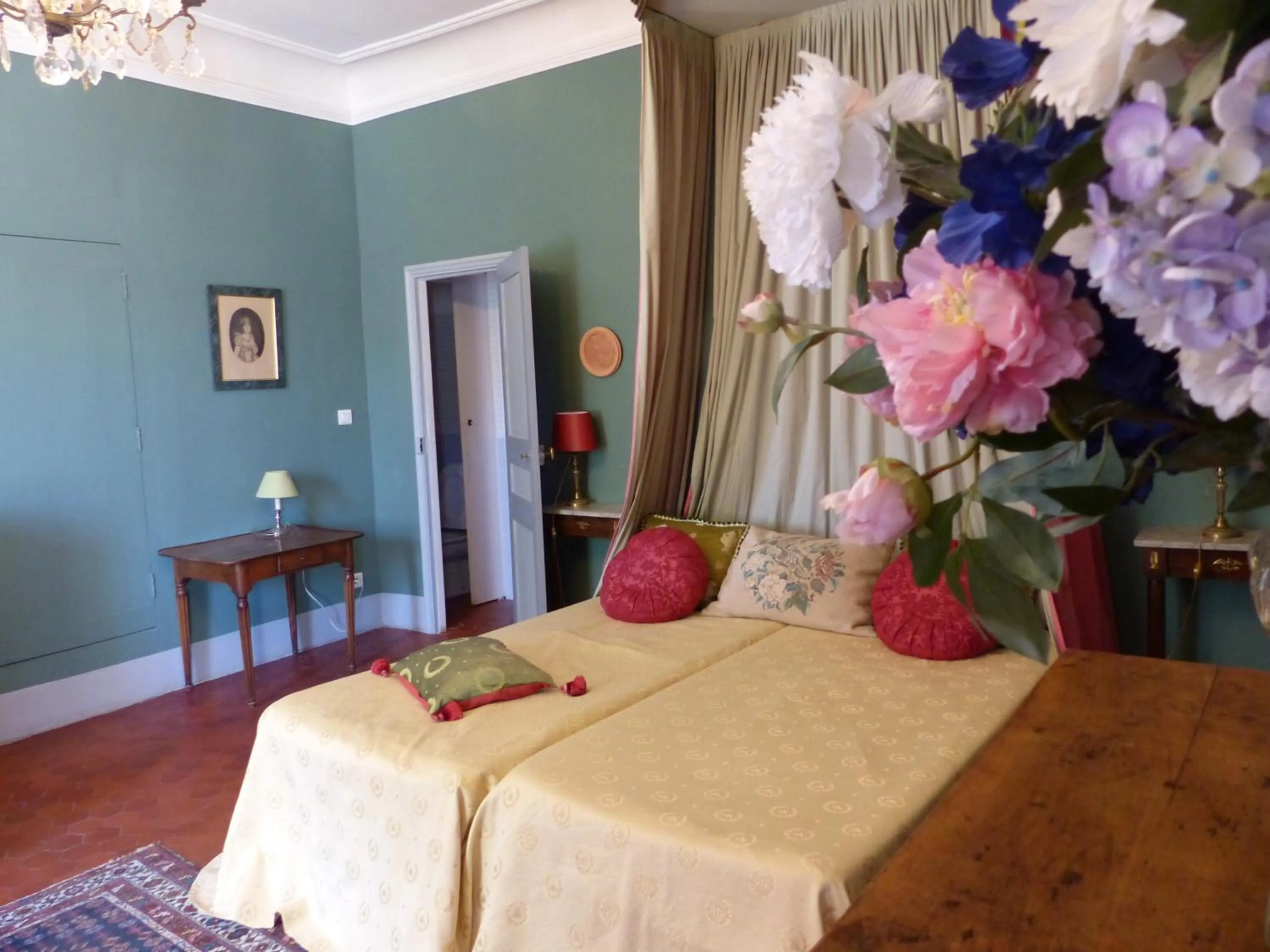 Photo of the whole room, Bed in Château du Grand Jardin