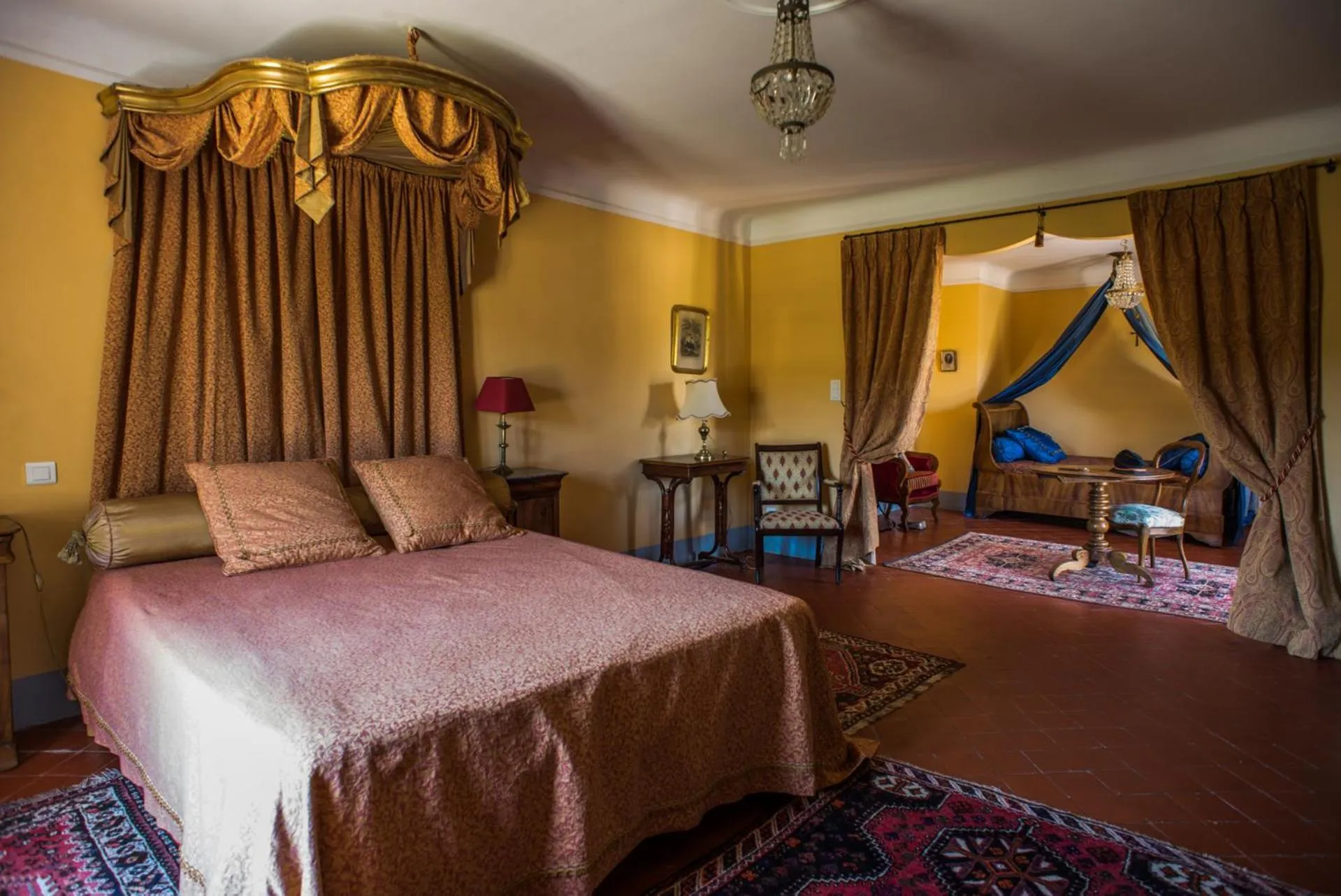 Photo of the whole room, Bed in Château du Grand Jardin