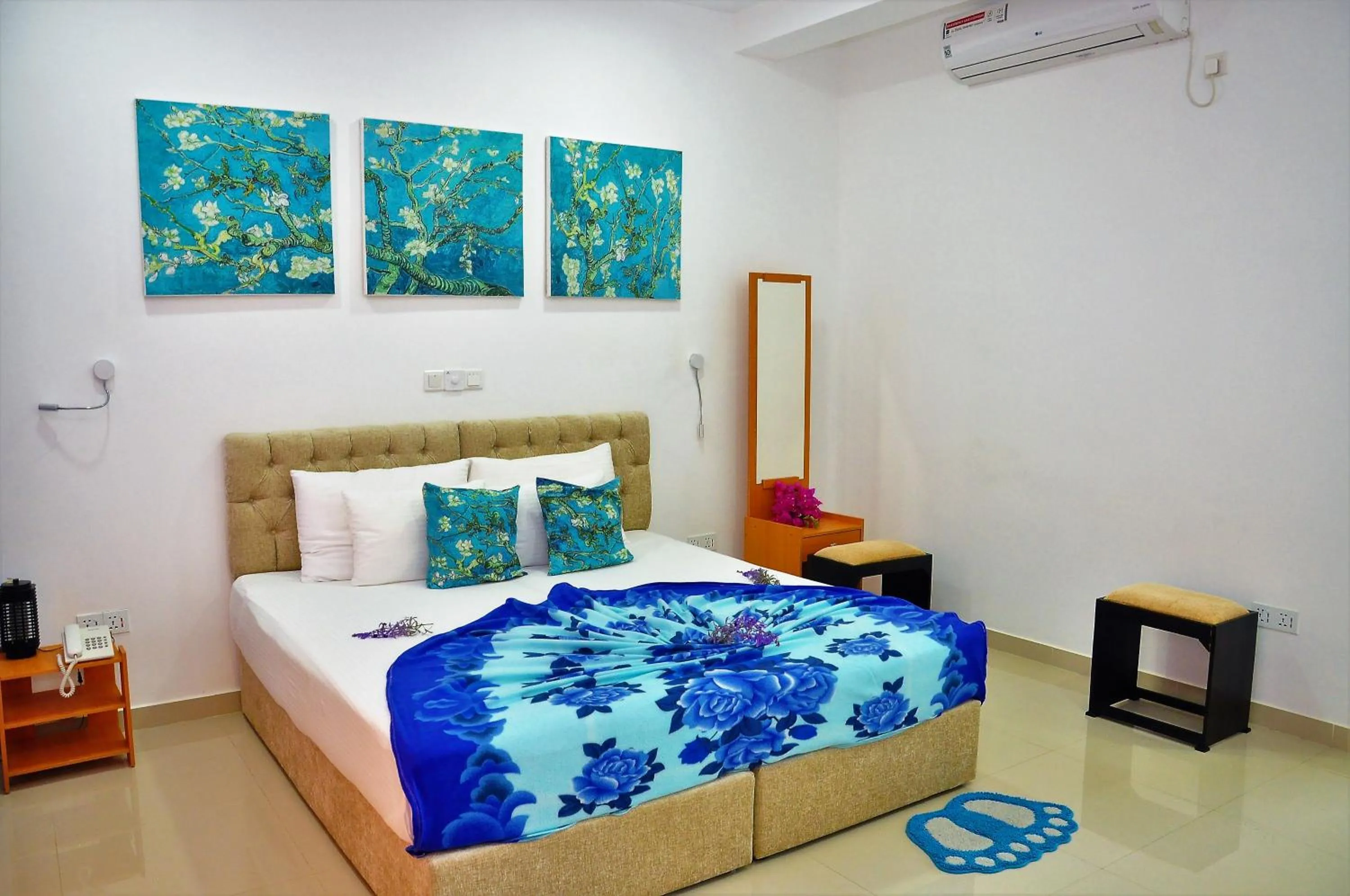 Bed in Amber House Lanka