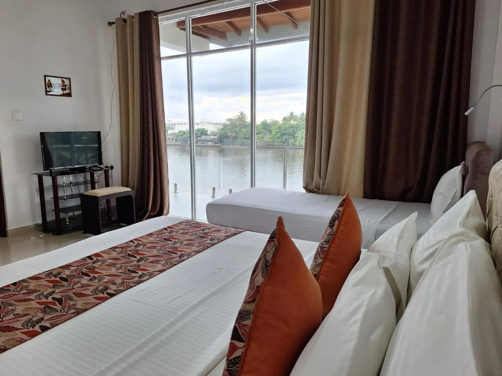 Bed in Amber House Lanka