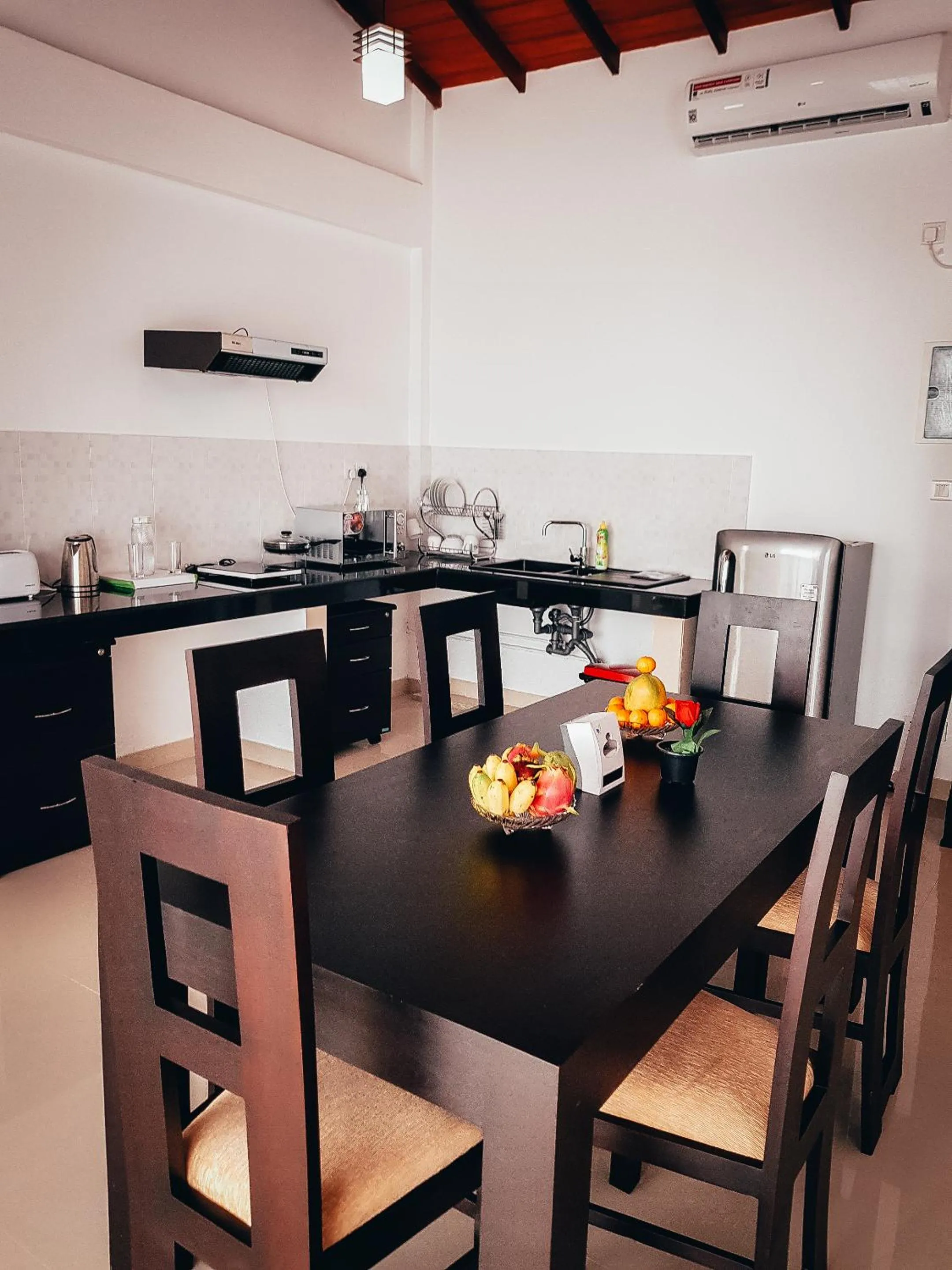 Kitchen or kitchenette in Amber House Lanka