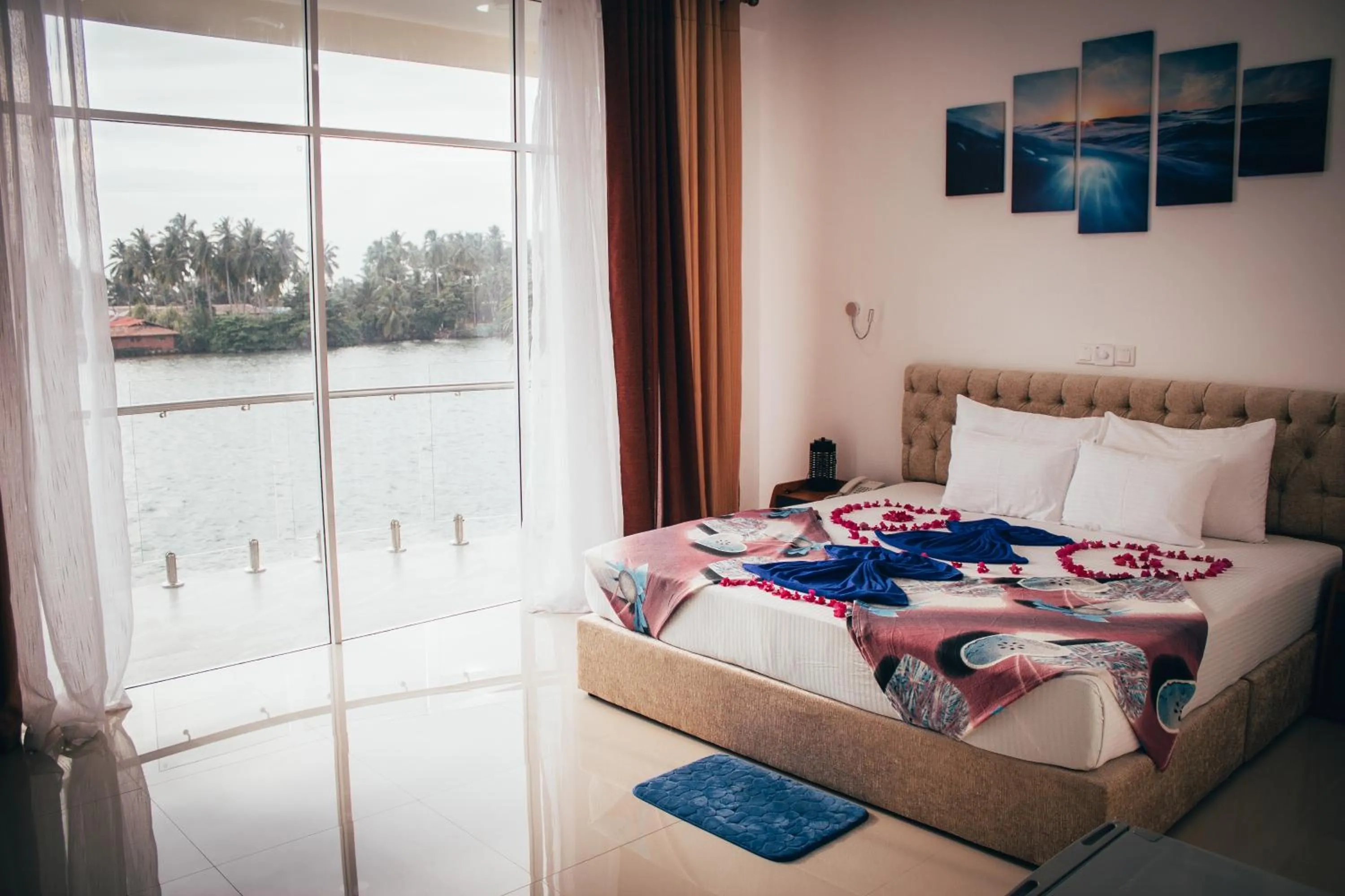 Bed in Amber House Lanka