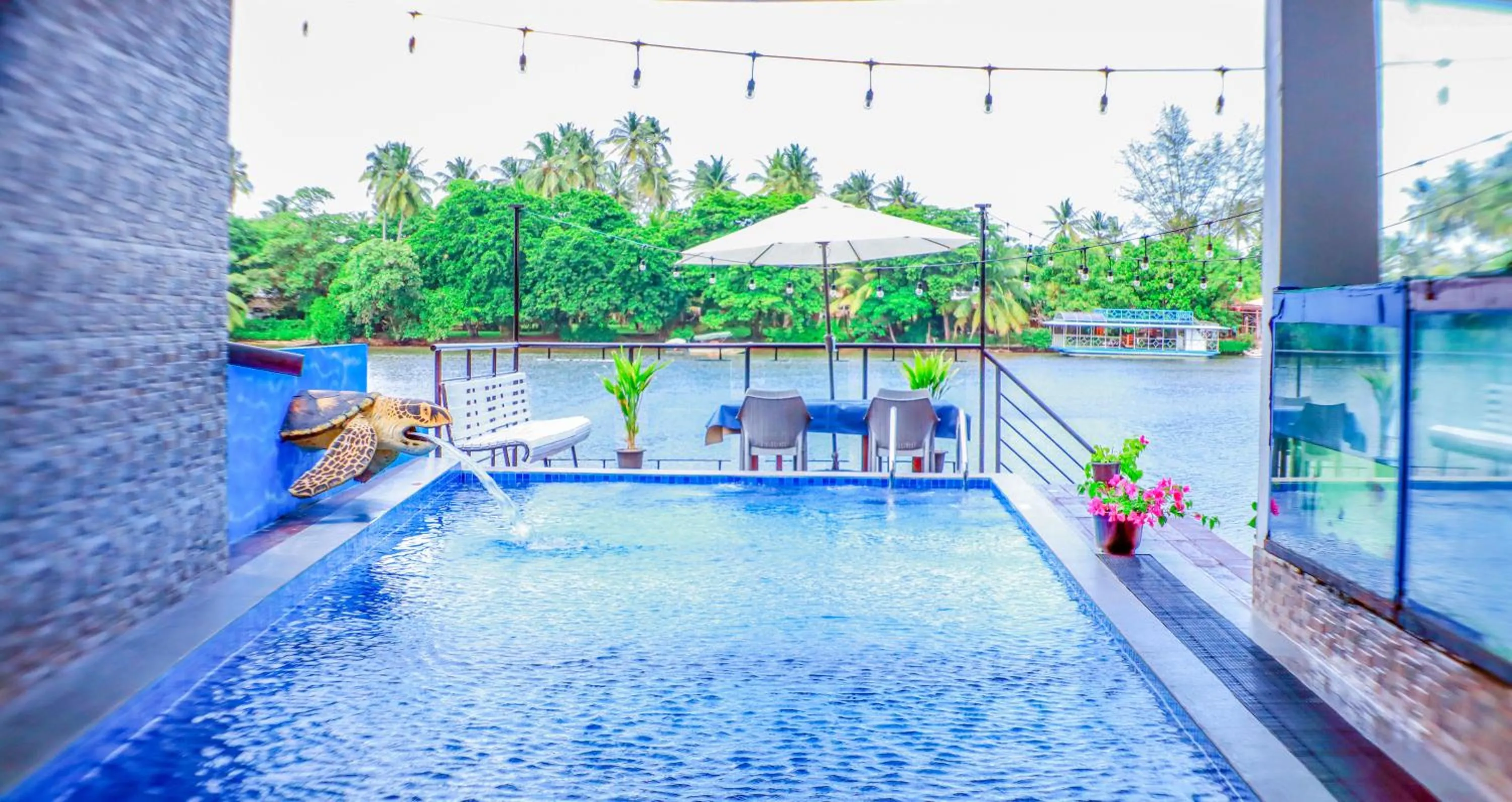Swimming pool in Amber House Lanka