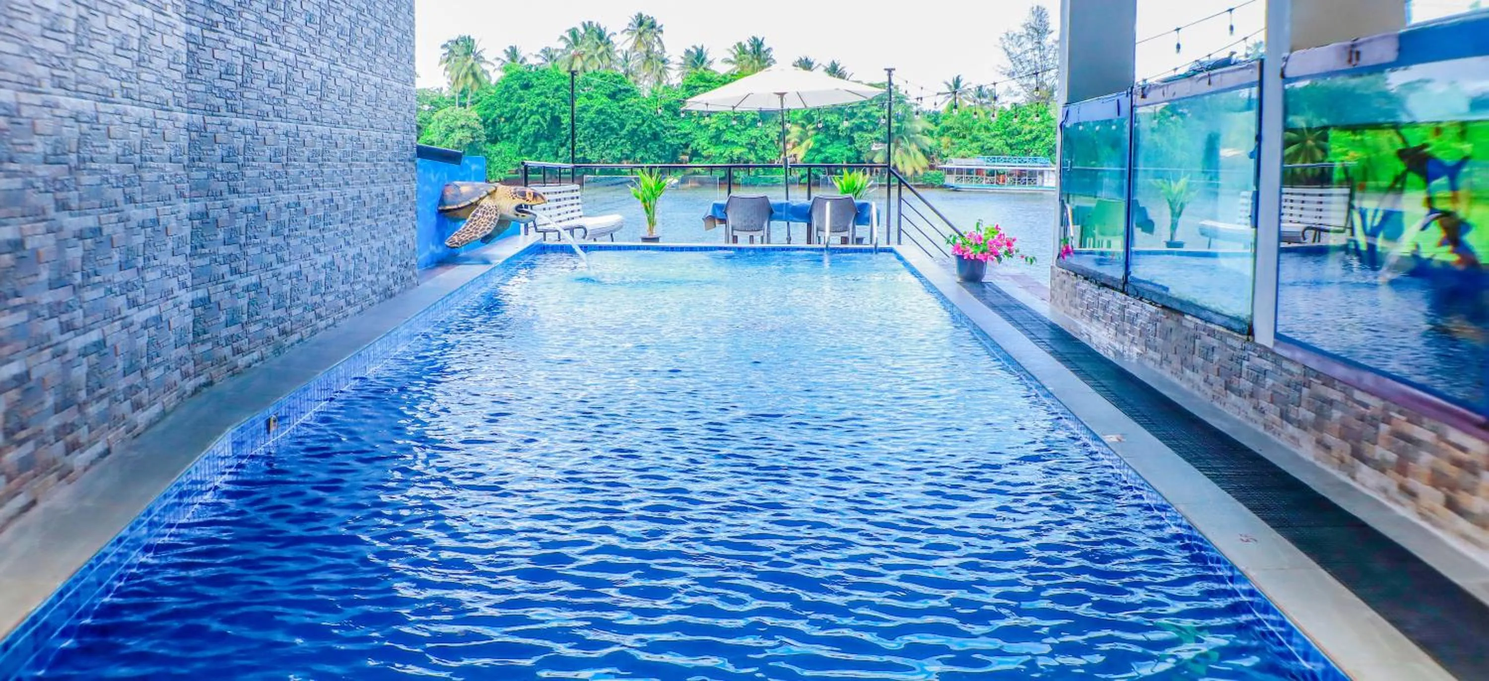 Swimming pool in Amber House Lanka