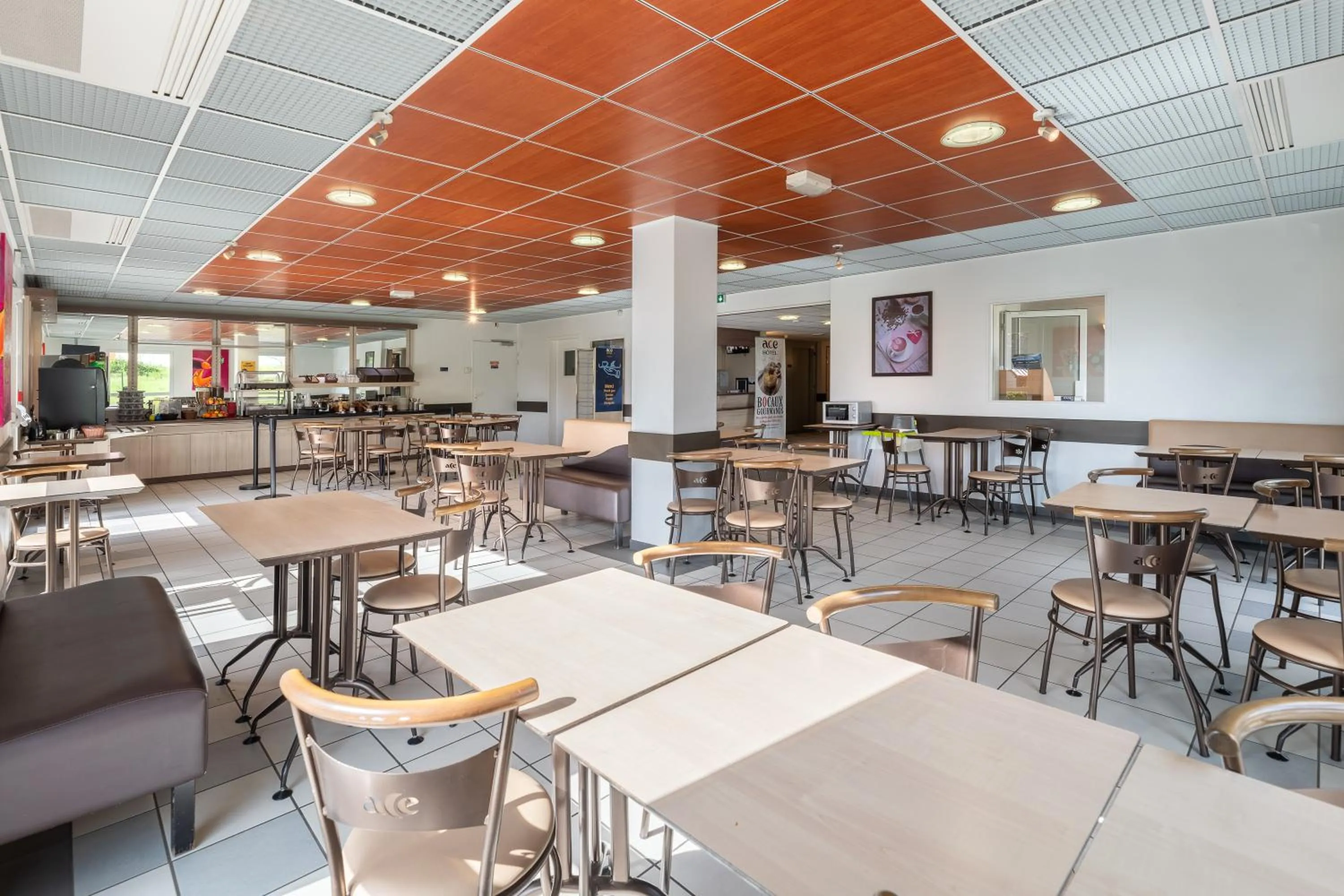 Breakfast in Ace Hotel Roanne