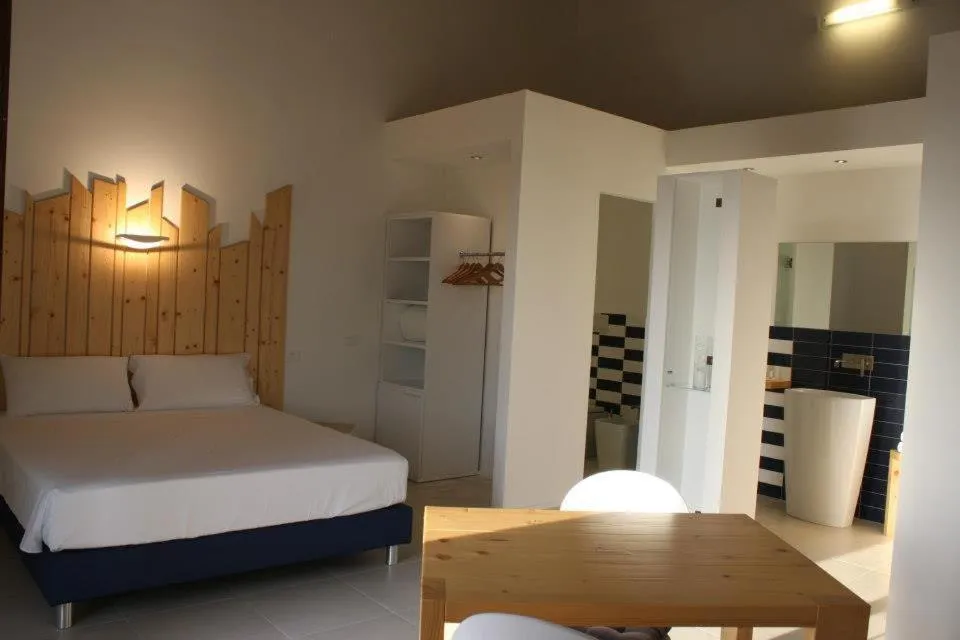 Photo of the whole room, Bed in Cantina Loft