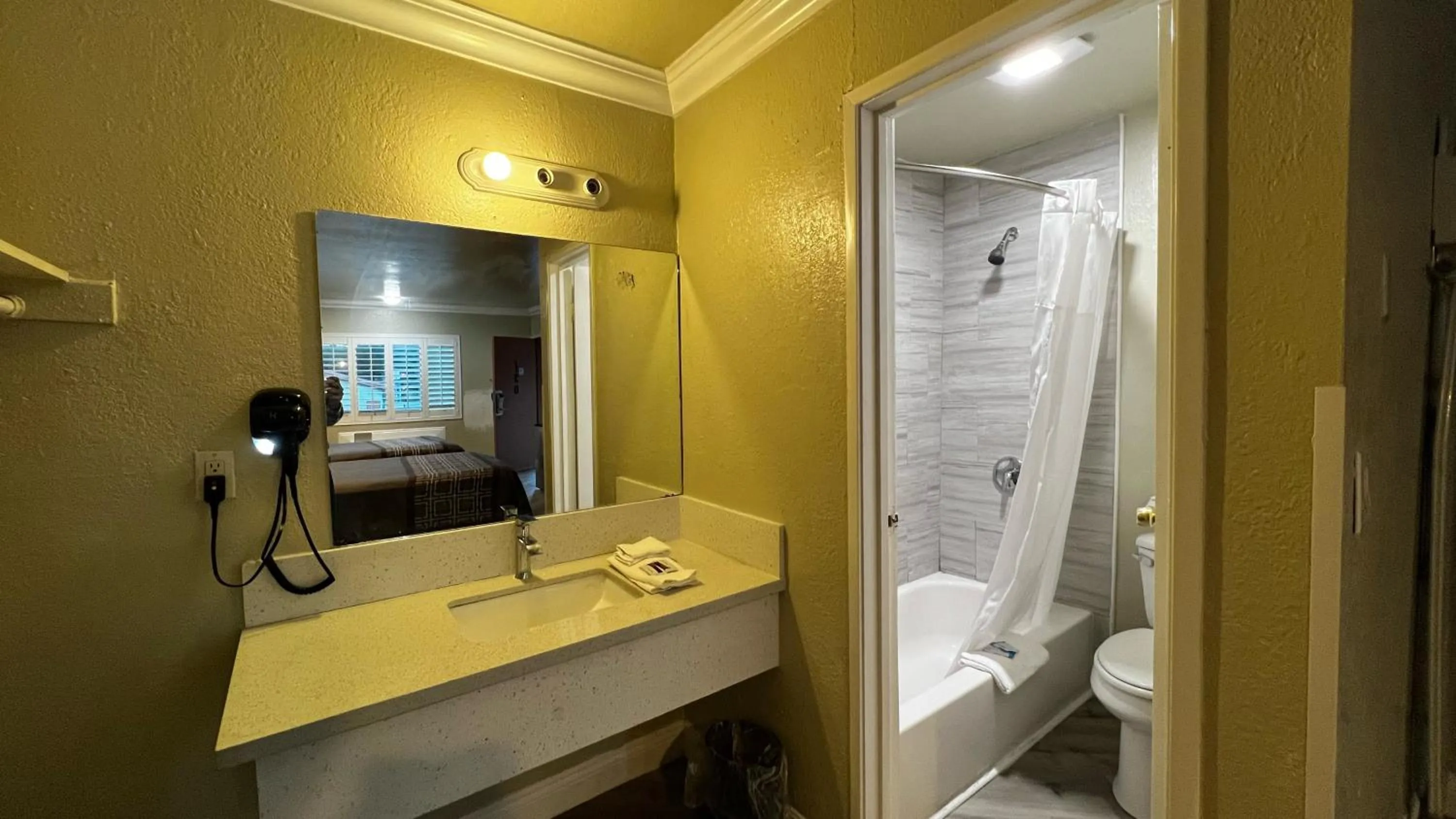 New American Inn & Suites