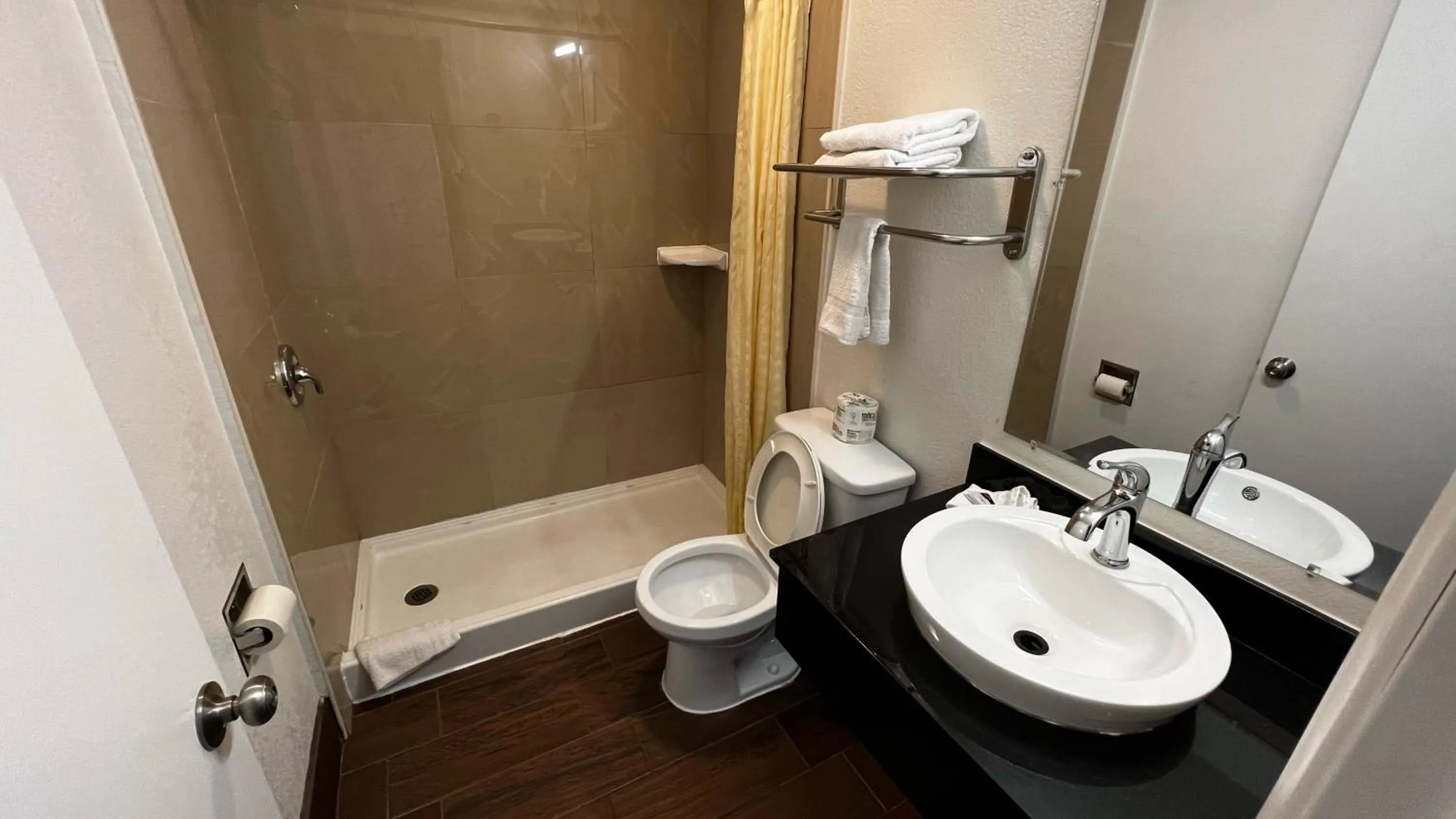 New American Inn & Suites