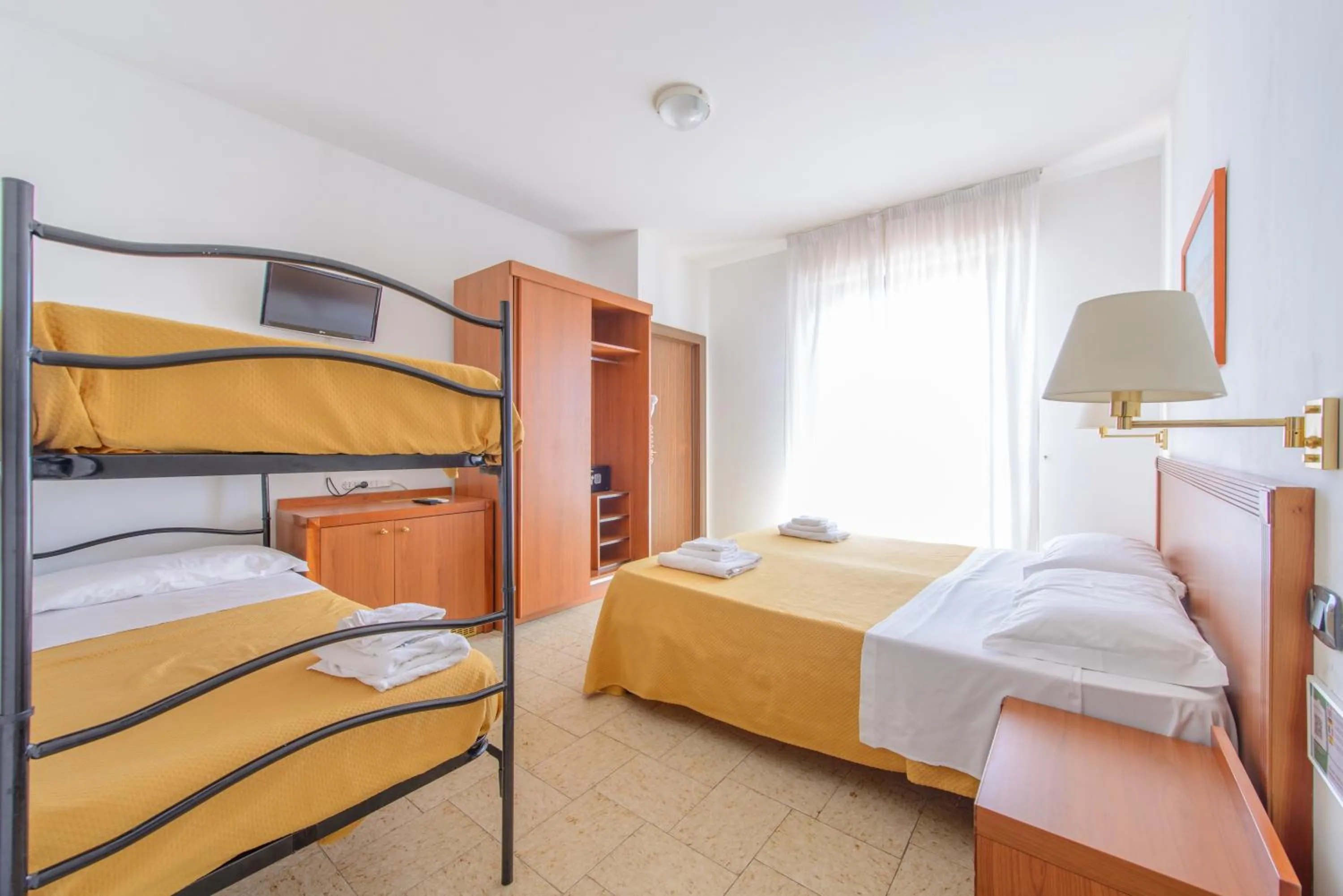 Bed in Hotel Avana Mare