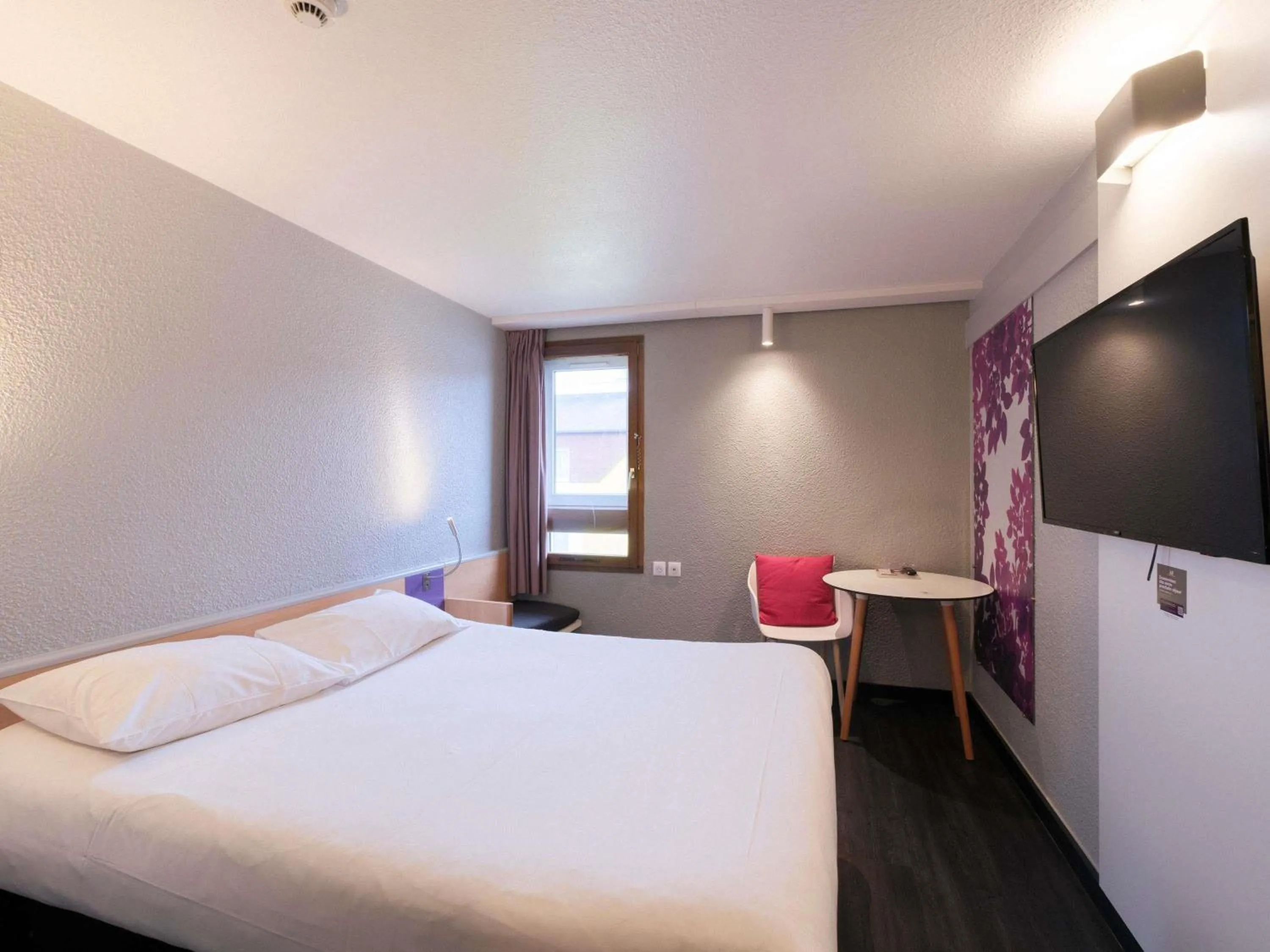 Bedroom, Bed in ibis Strasbourg Sud La Vigie