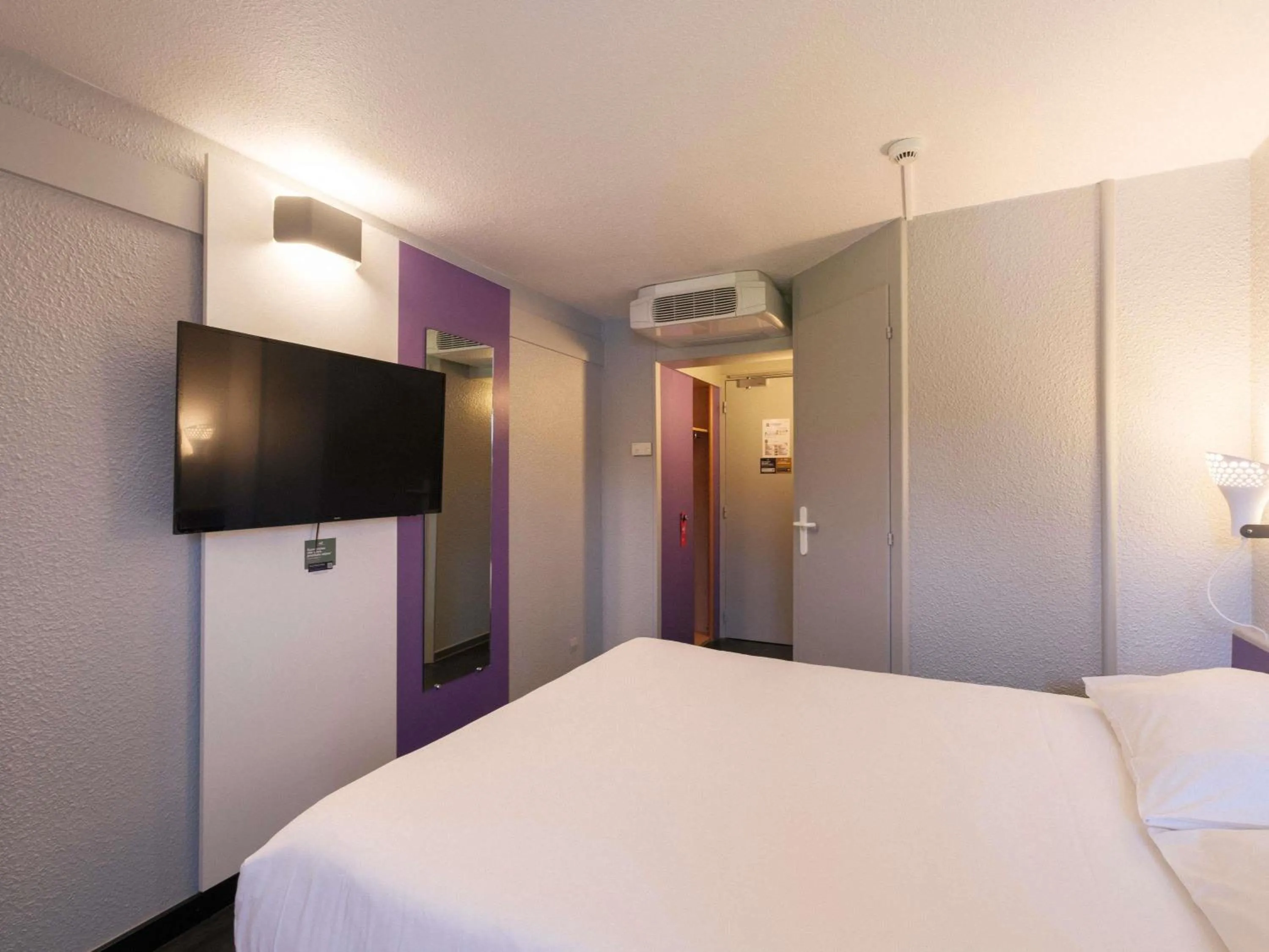 Bedroom, Bed in ibis Strasbourg Sud La Vigie