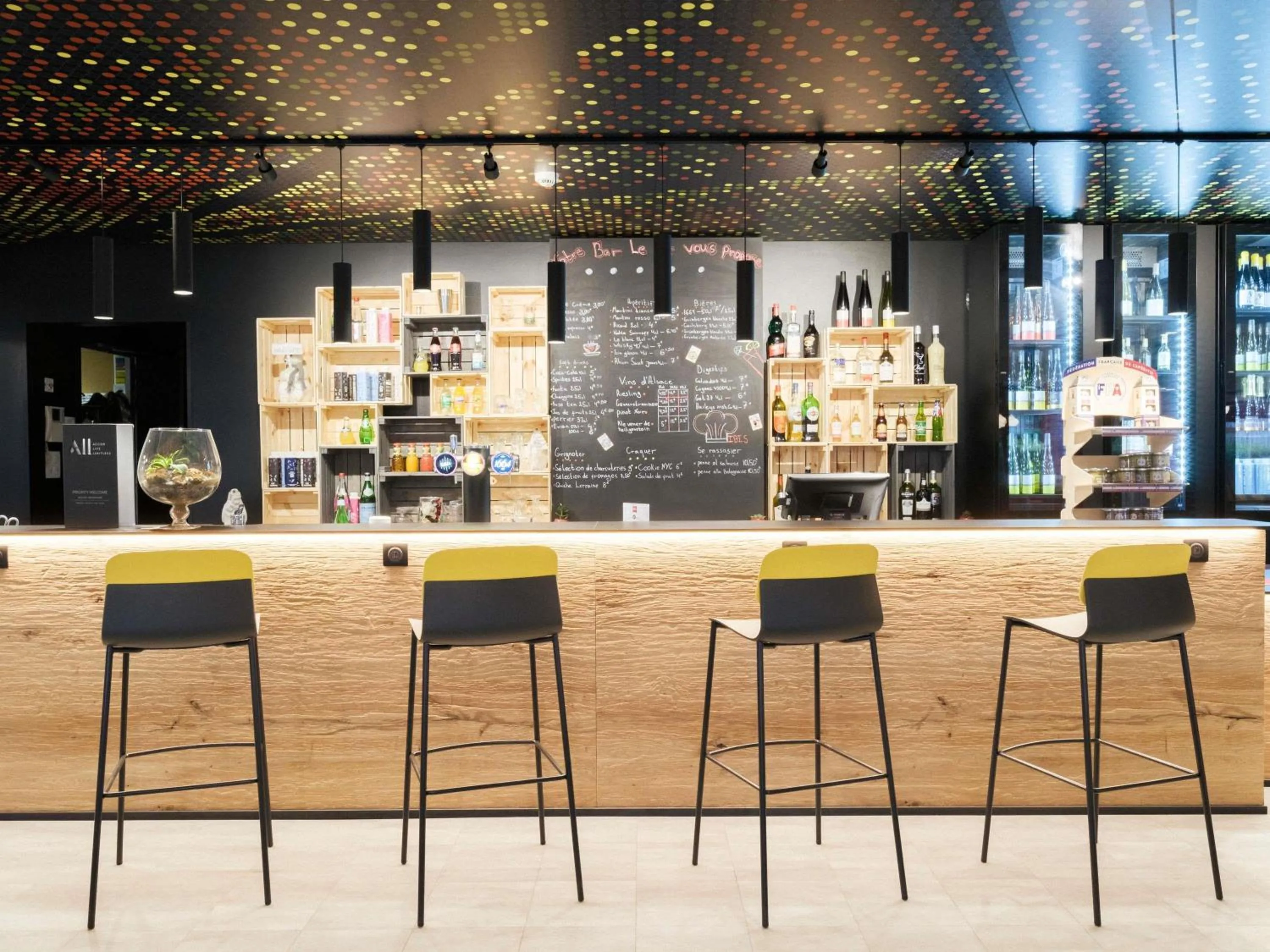 Lounge or bar in ibis Strasbourg Sud La Vigie