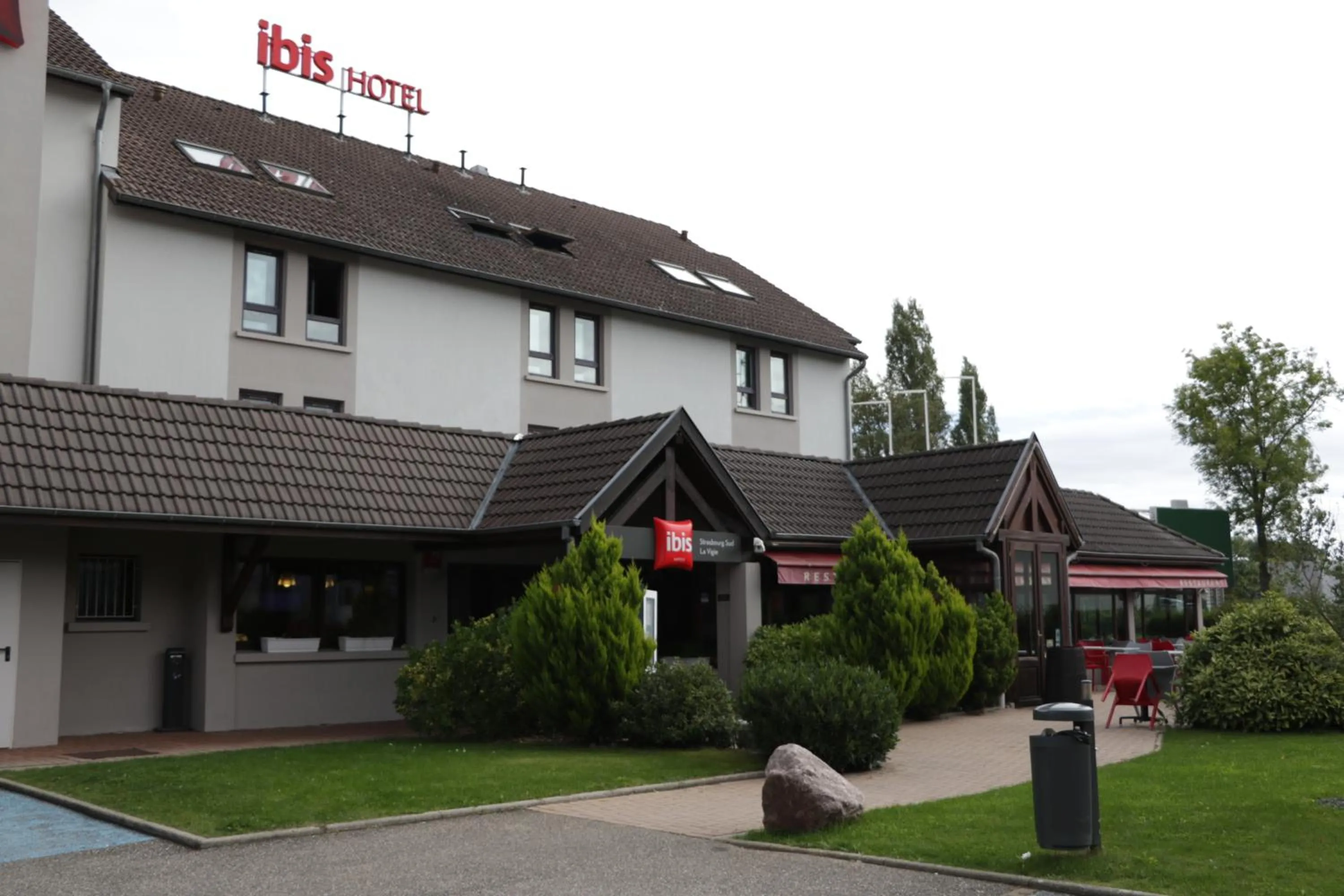 Facade/entrance in ibis Strasbourg Sud La Vigie