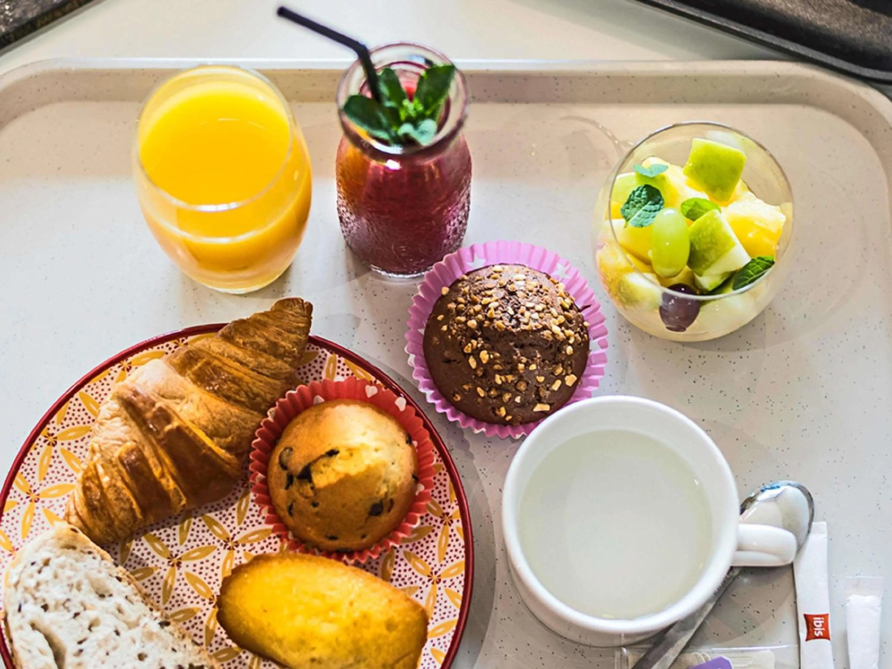 Lounge or bar in ibis Strasbourg Sud La Vigie