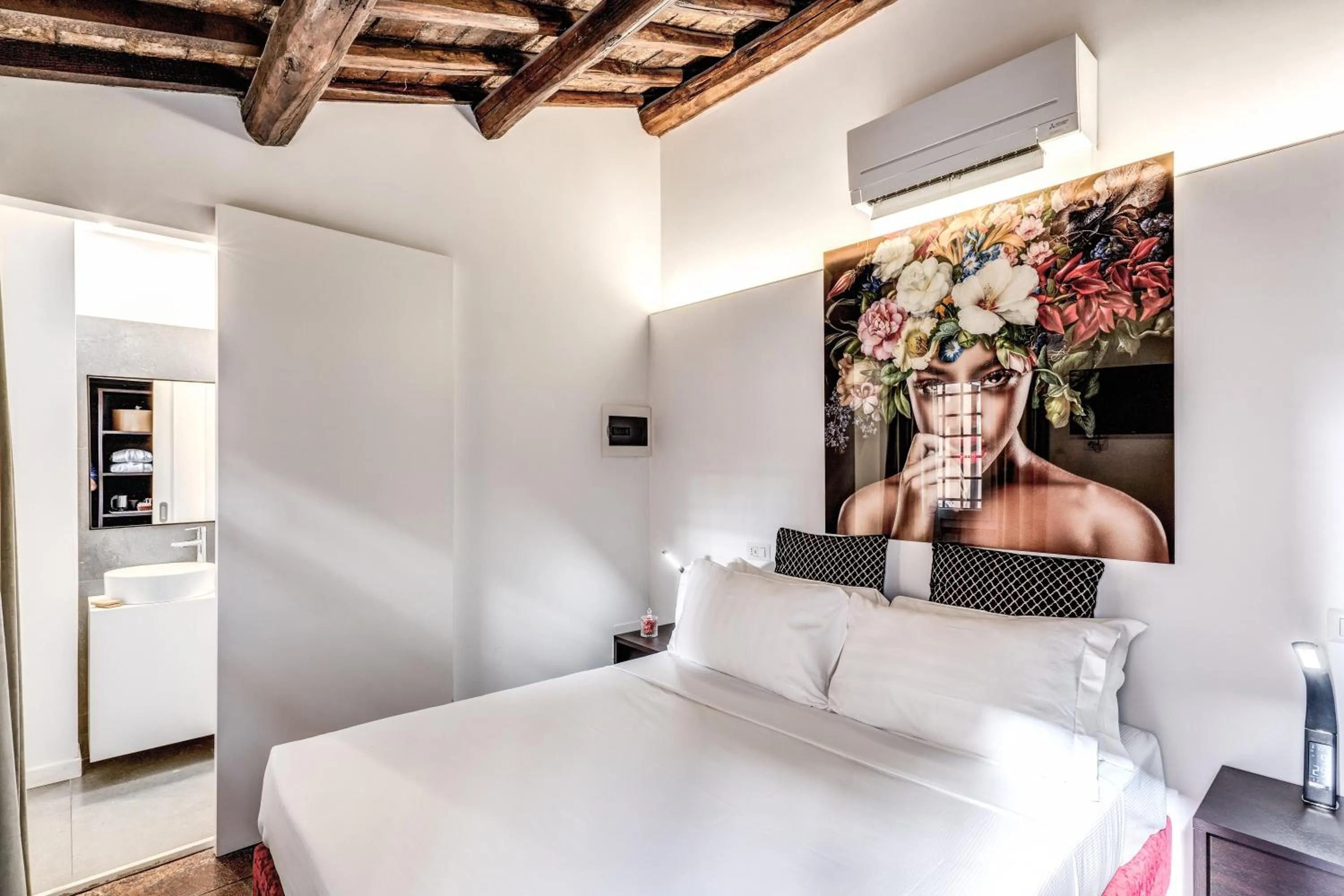 Bedroom, Bed in Little Queen Suite