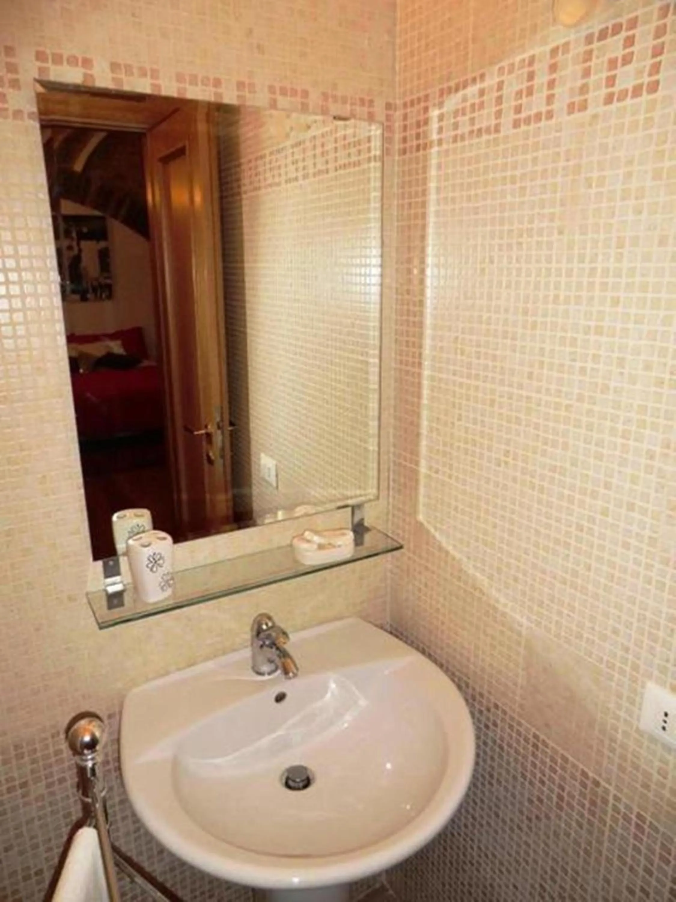 Bathroom in Caesar's Rooms