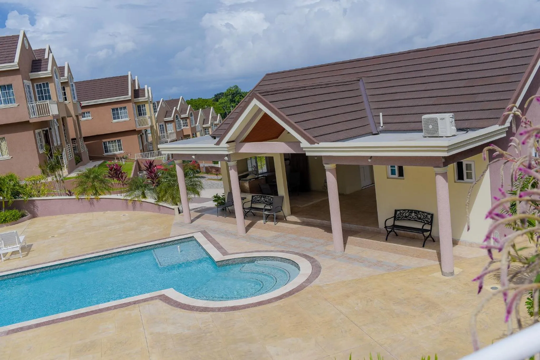 Tropical Luxury Dreams