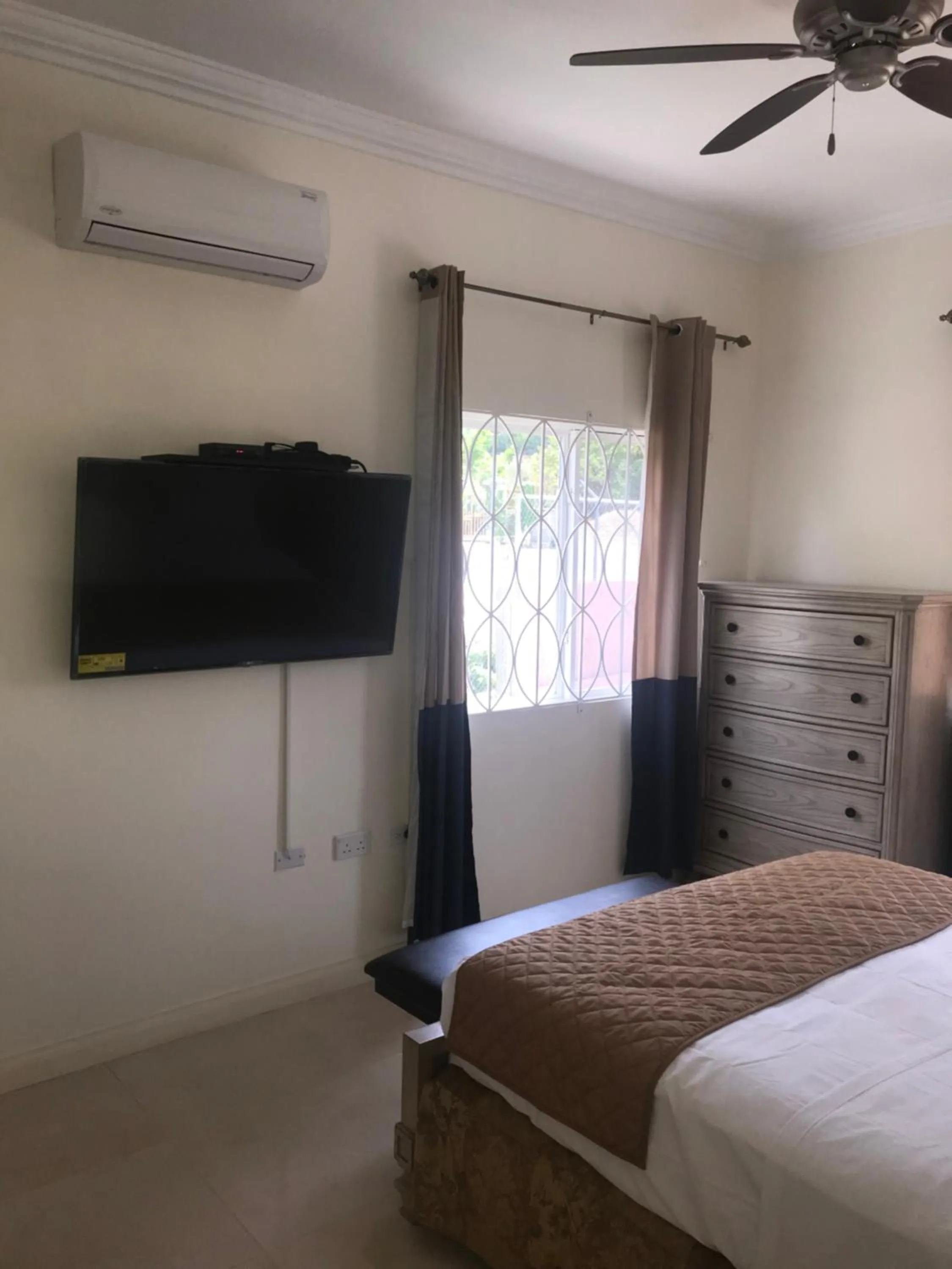 Bed in Tropical Luxury Dreams