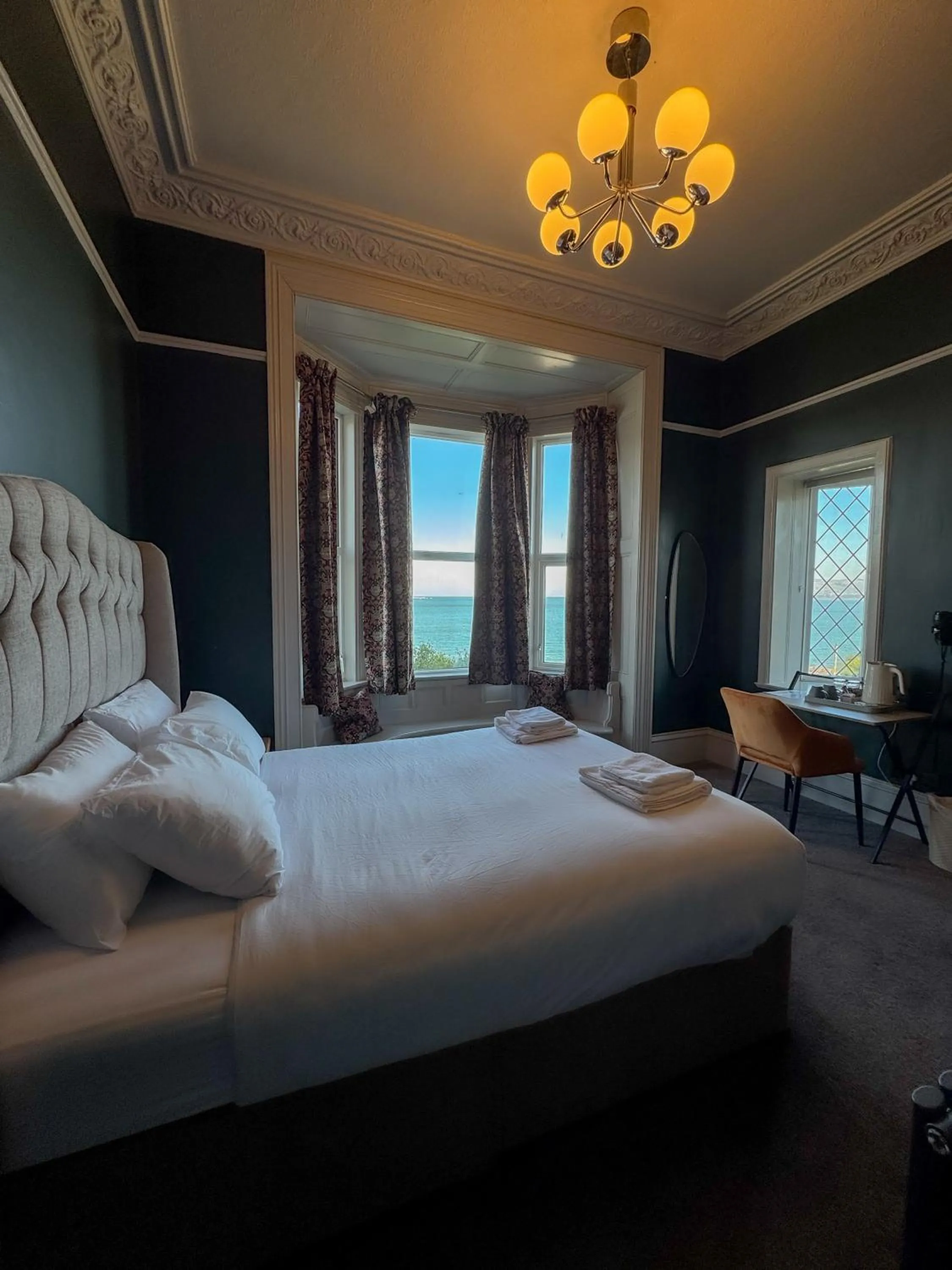 Deluxe King Room in Nomi Rooms & Restaurant