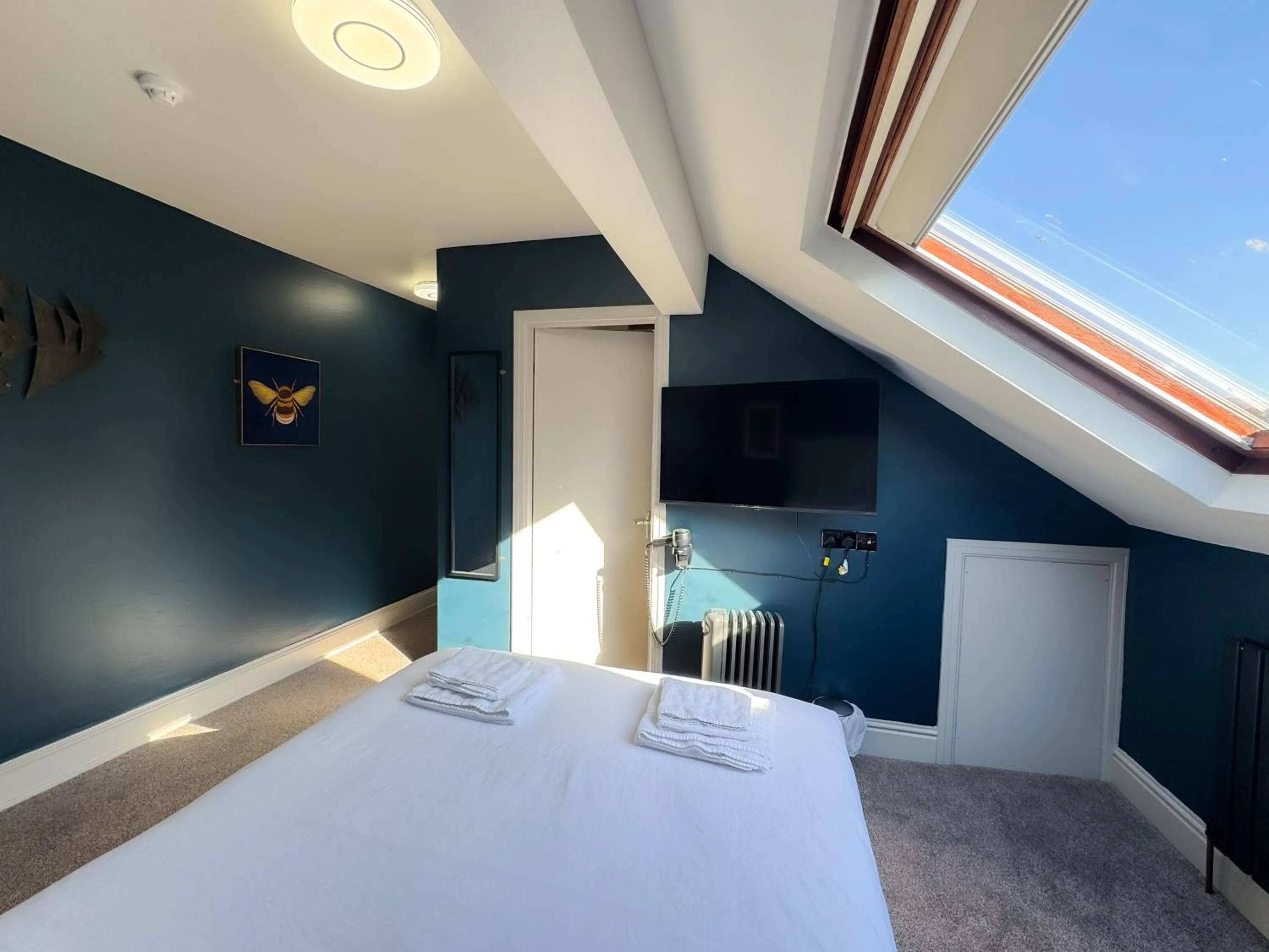 Bed in Nomi Rooms & Restaurant