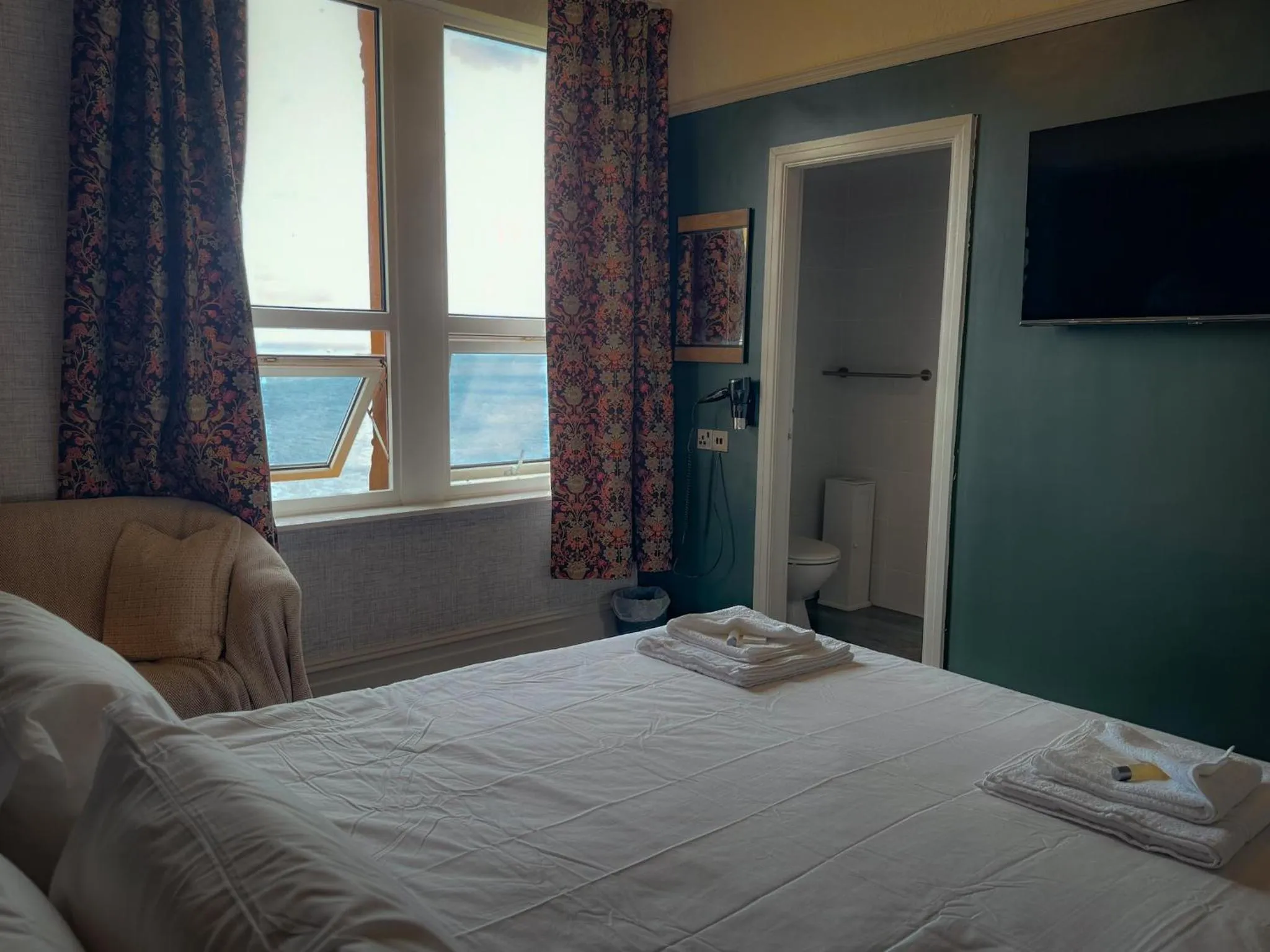 Bedroom, Bed in Nomi Rooms & Restaurant