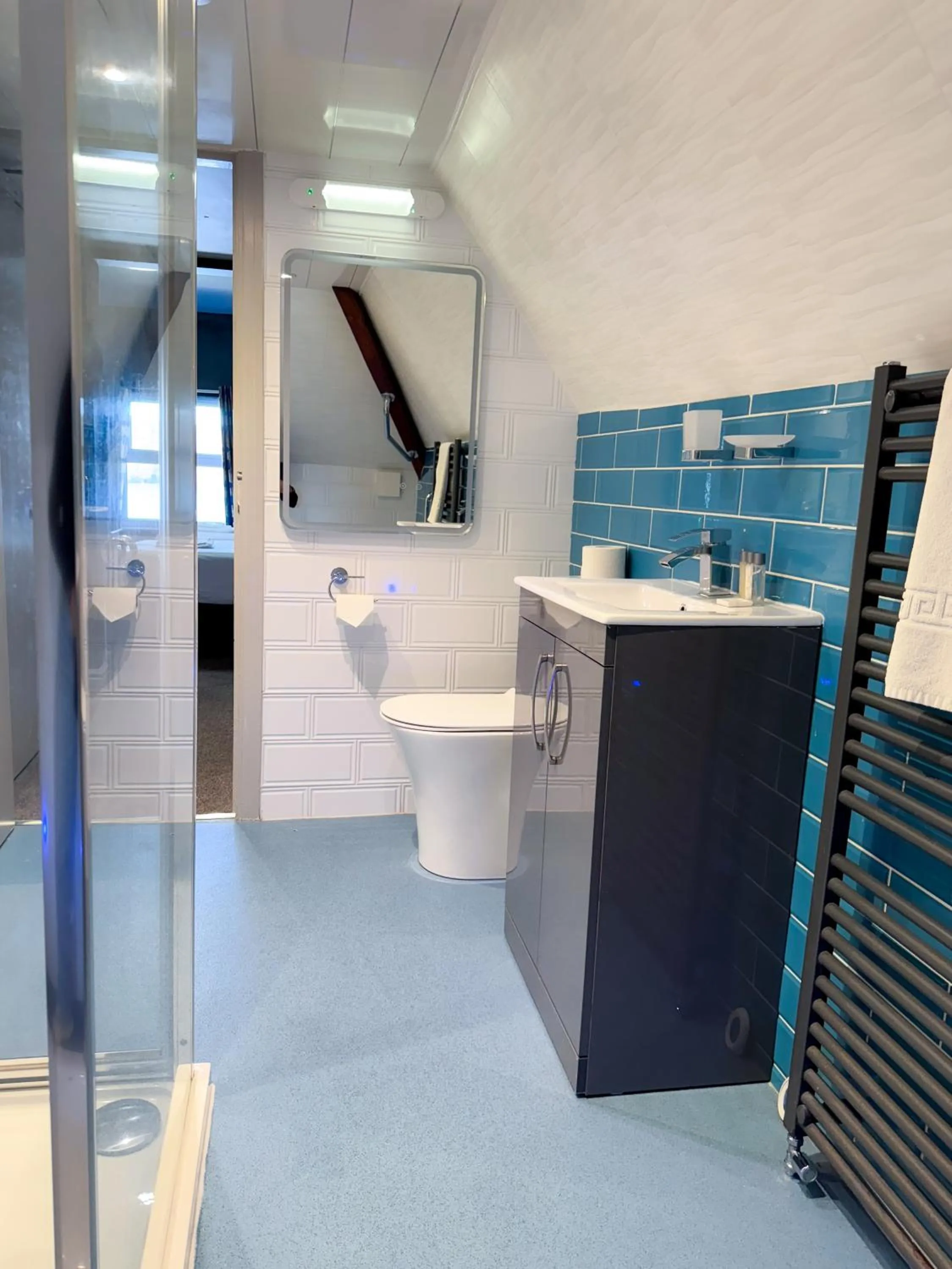 Nomi Rooms & Restaurant