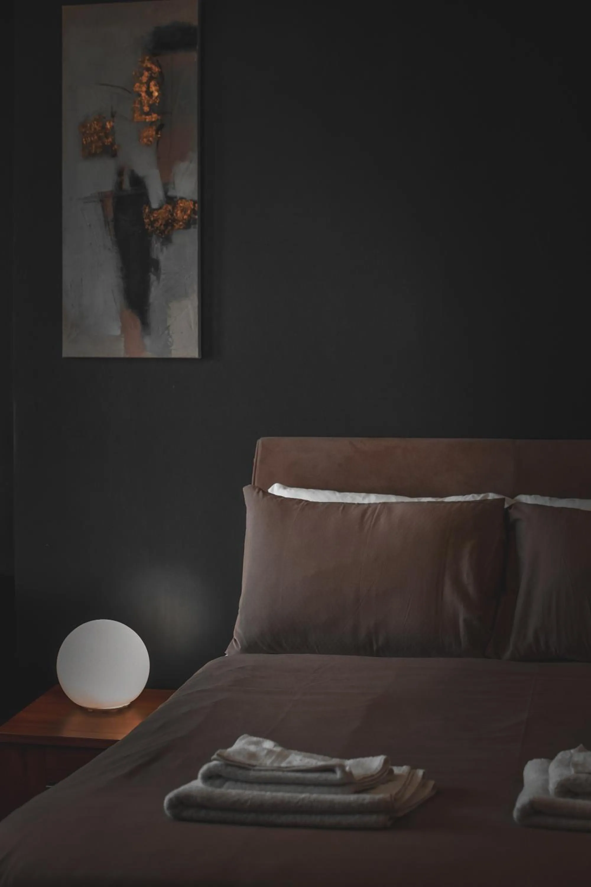 Bed in Nomi Rooms & Restaurant