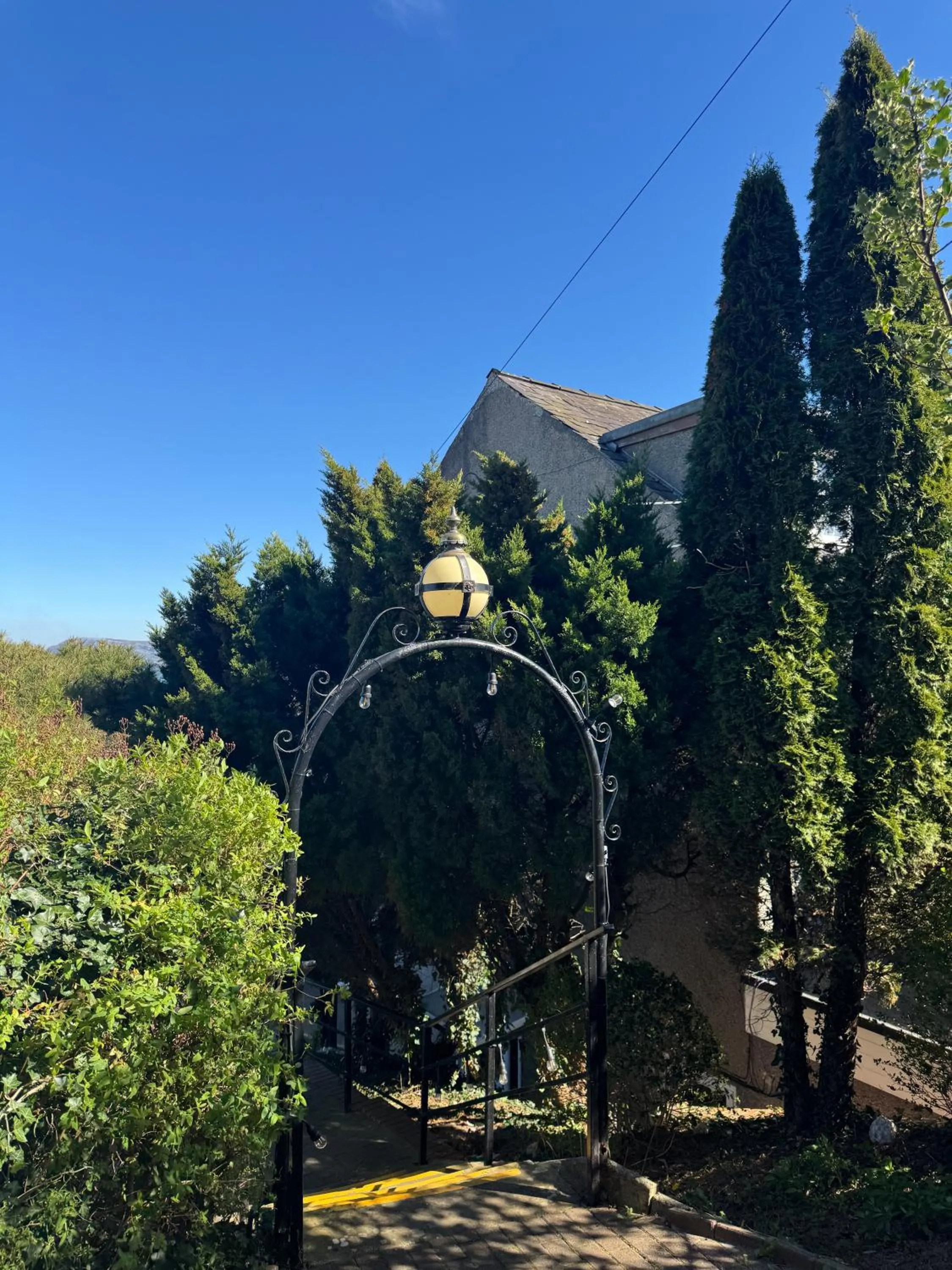 Nomi Rooms & Restaurant