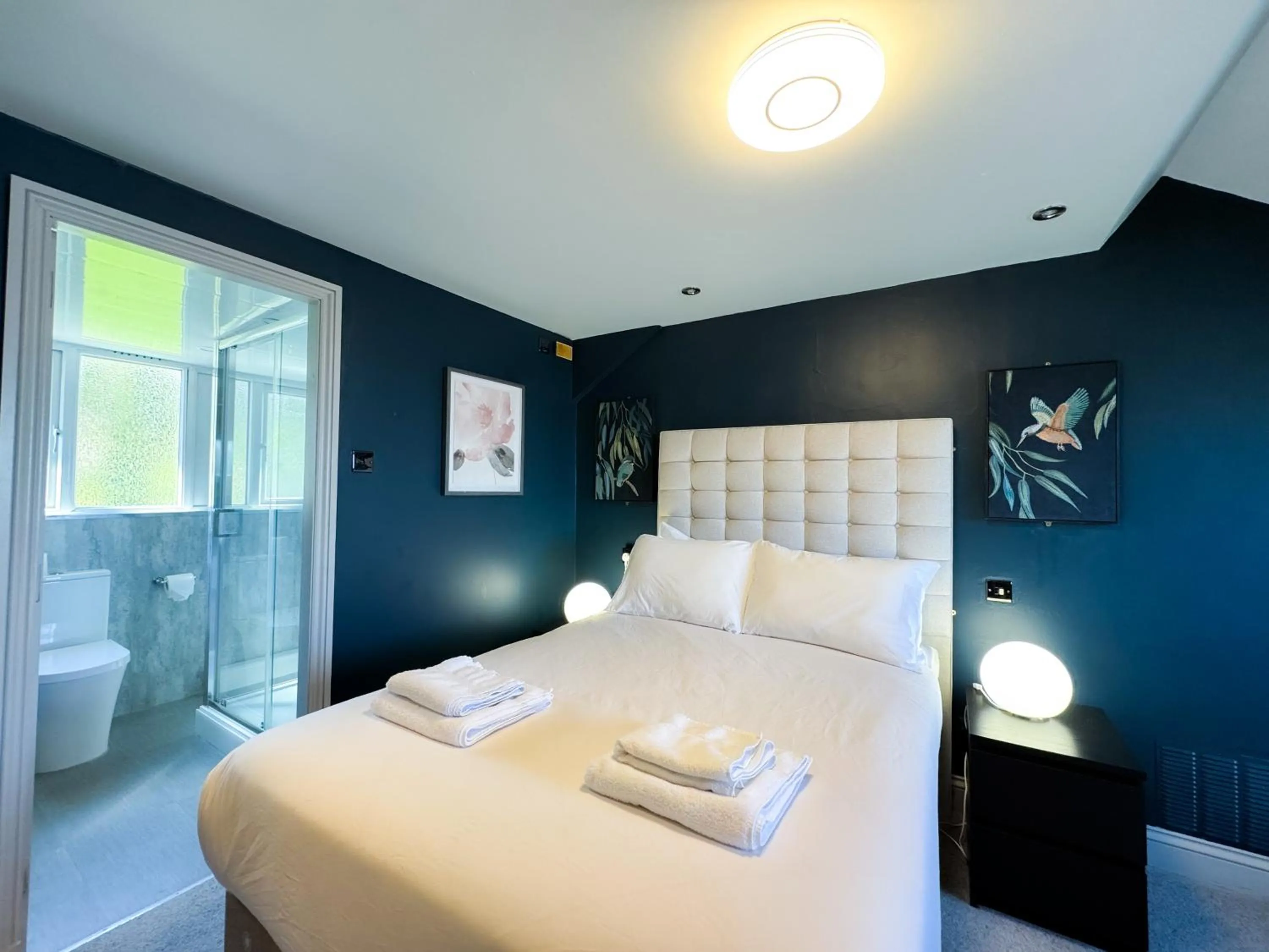 Bed in Nomi Rooms & Restaurant
