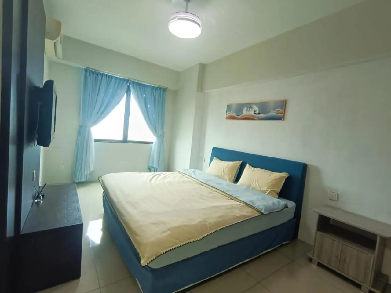 Photo of the whole room, Bed in K. Riverfront apartment