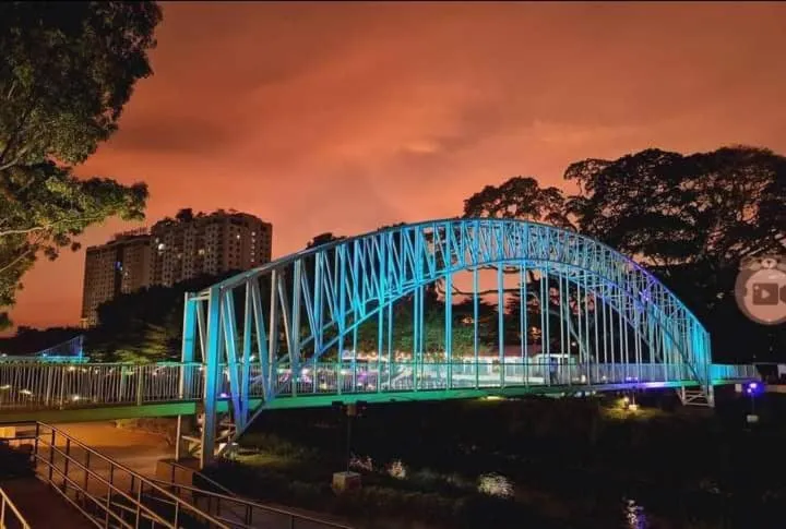 Night in K. Riverfront apartment