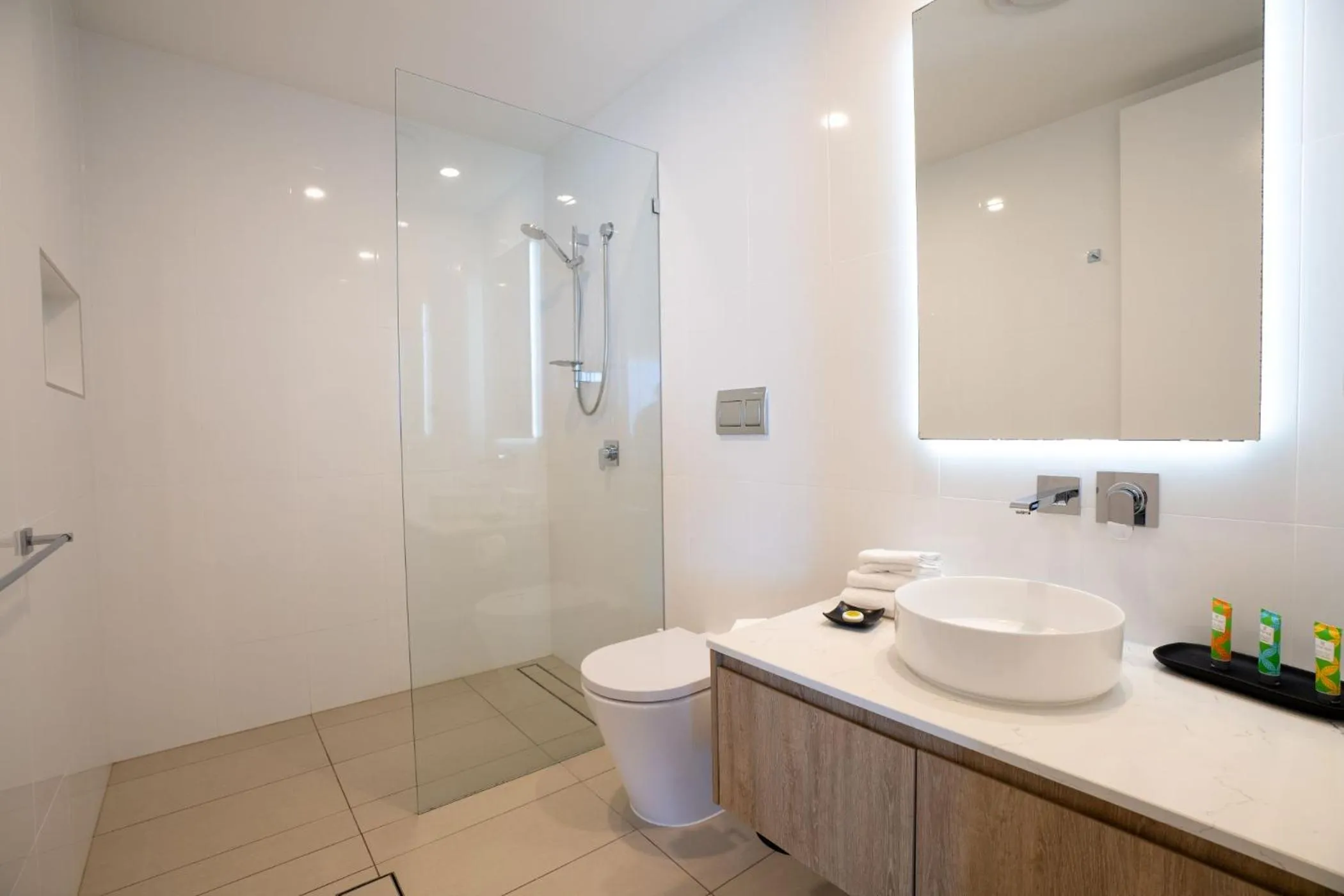 Shower in Iconic Kirra Beach Resort