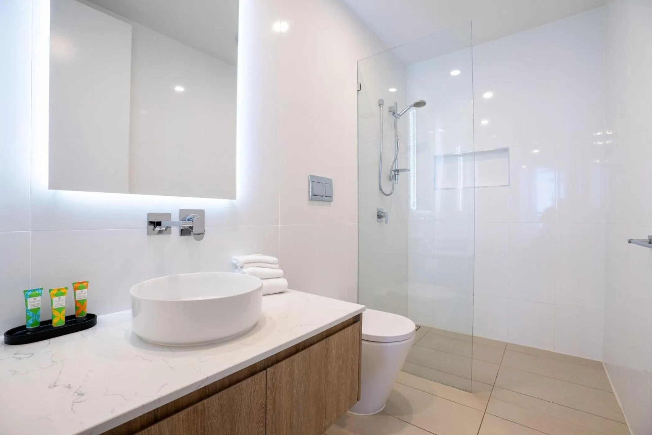 Shower in Iconic Kirra Beach Resort