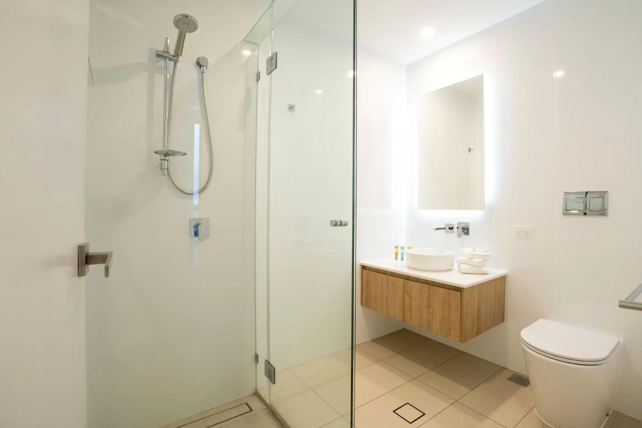 Shower in Iconic Kirra Beach Resort