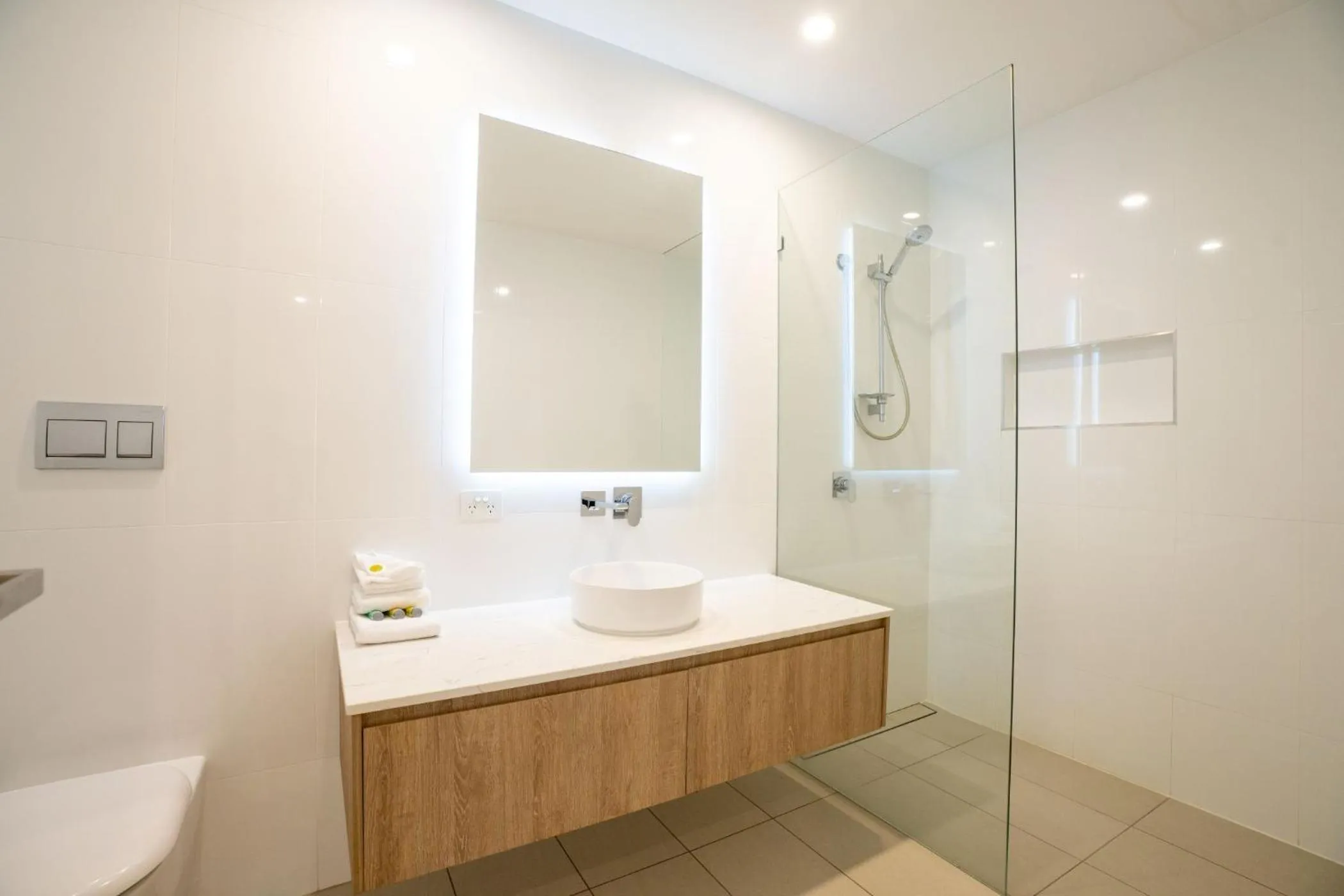 Toilet in Iconic Kirra Beach Resort