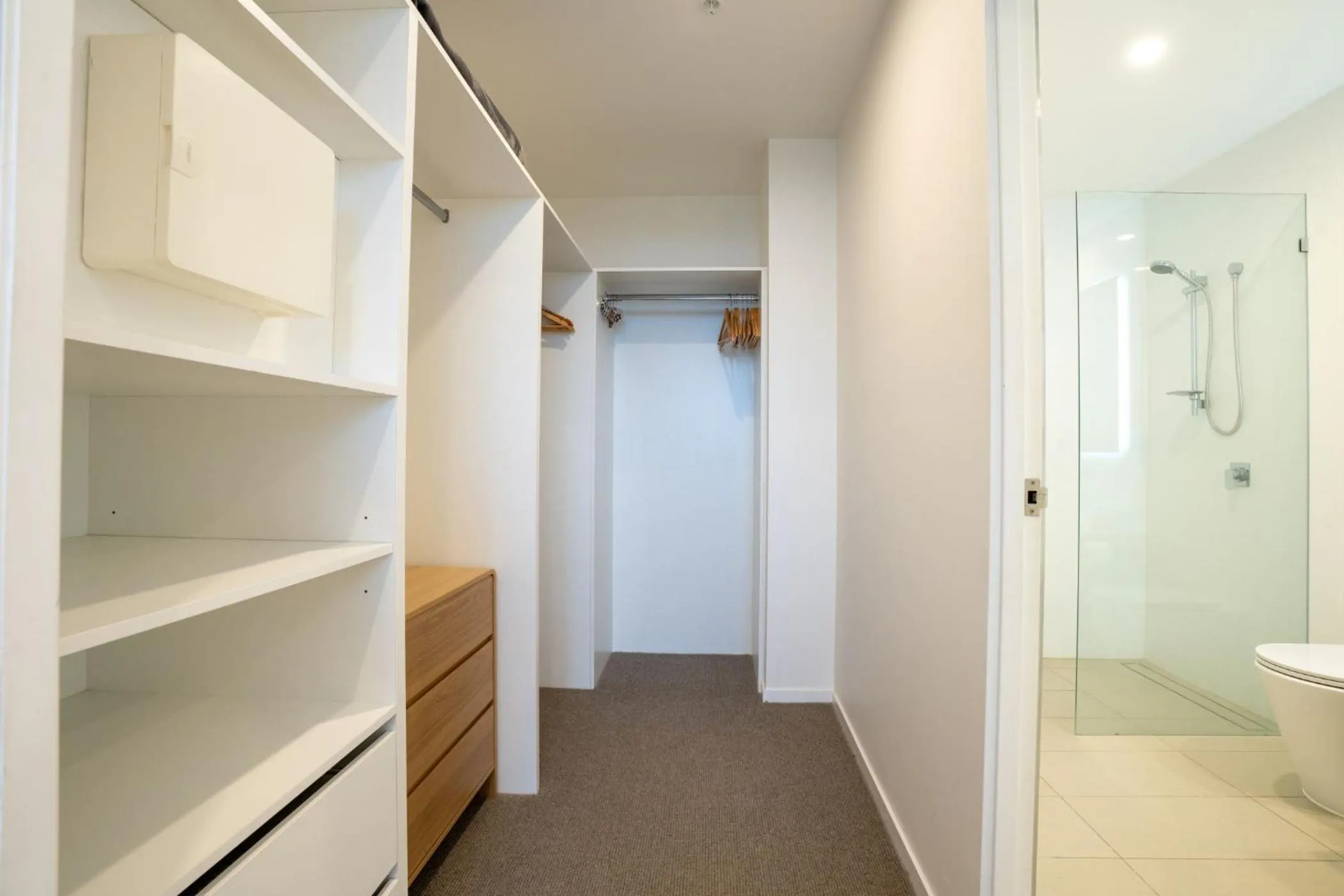 Shower in Iconic Kirra Beach Resort